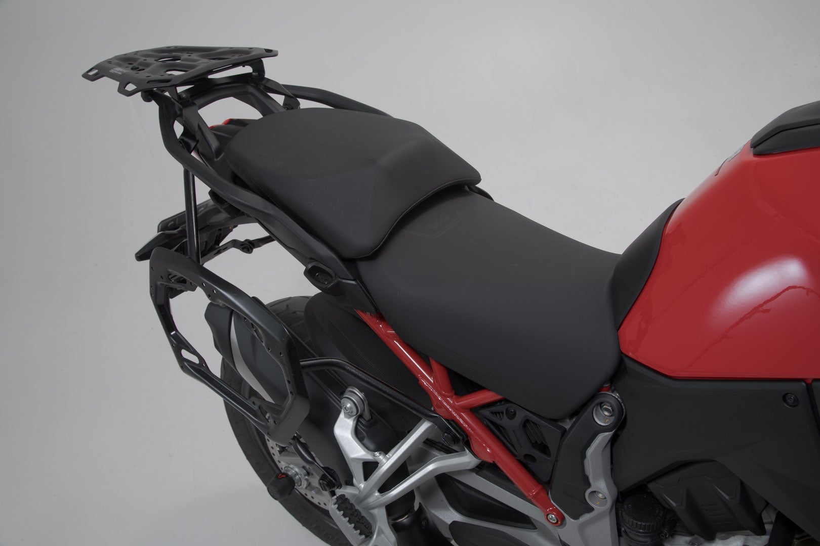 SW-Motech Adventure set TRAX ADV US-model - Silver. Ducati Multistrada V4 (20-). Figure 4