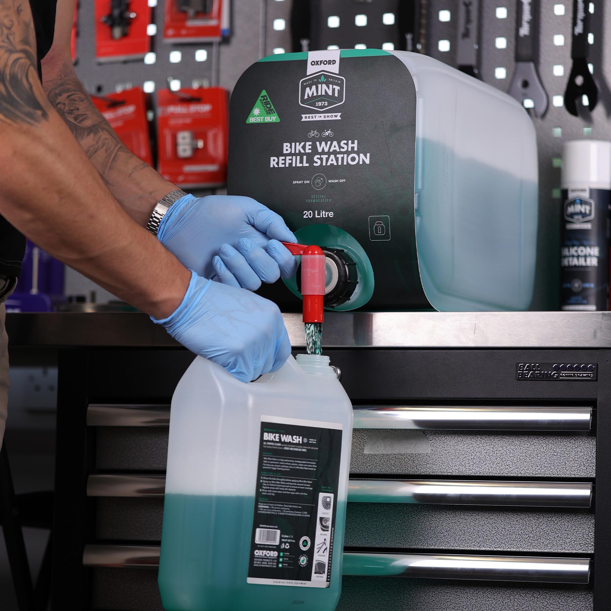 Side view of Oxford Mint Bike Wash Refill Station 20L