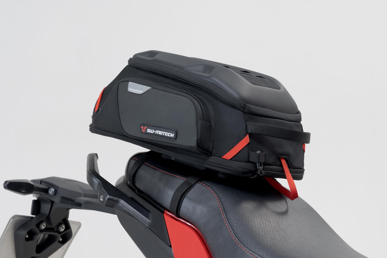 SW-Motech PRO sittring - svart. För montering på sätet. Figur 4