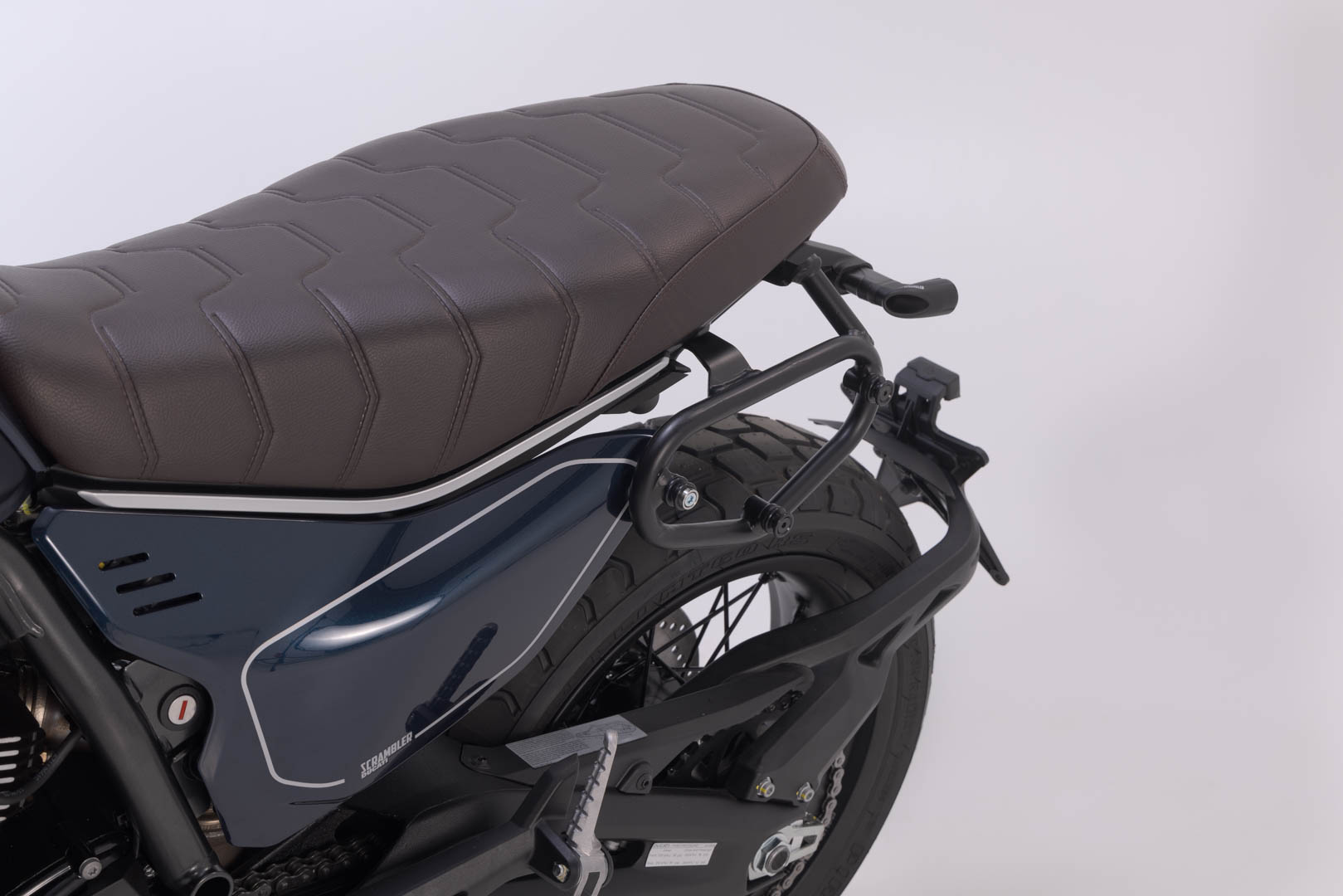 Transportor SW-Motech SLC pe partea stângă - modele Ducati Scrambler (23-). Figura 3