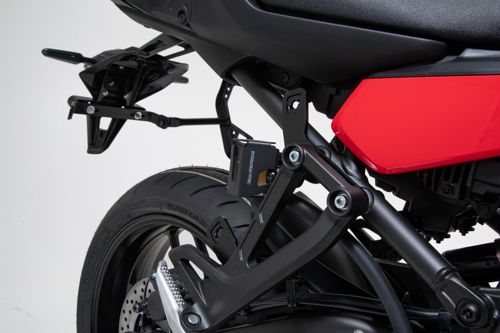 Protector de rezervor de lichid de frână SW-Motech - Negru. Yamaha Tracer 9 / GT (20-) / GT+ (22-). Figura 2