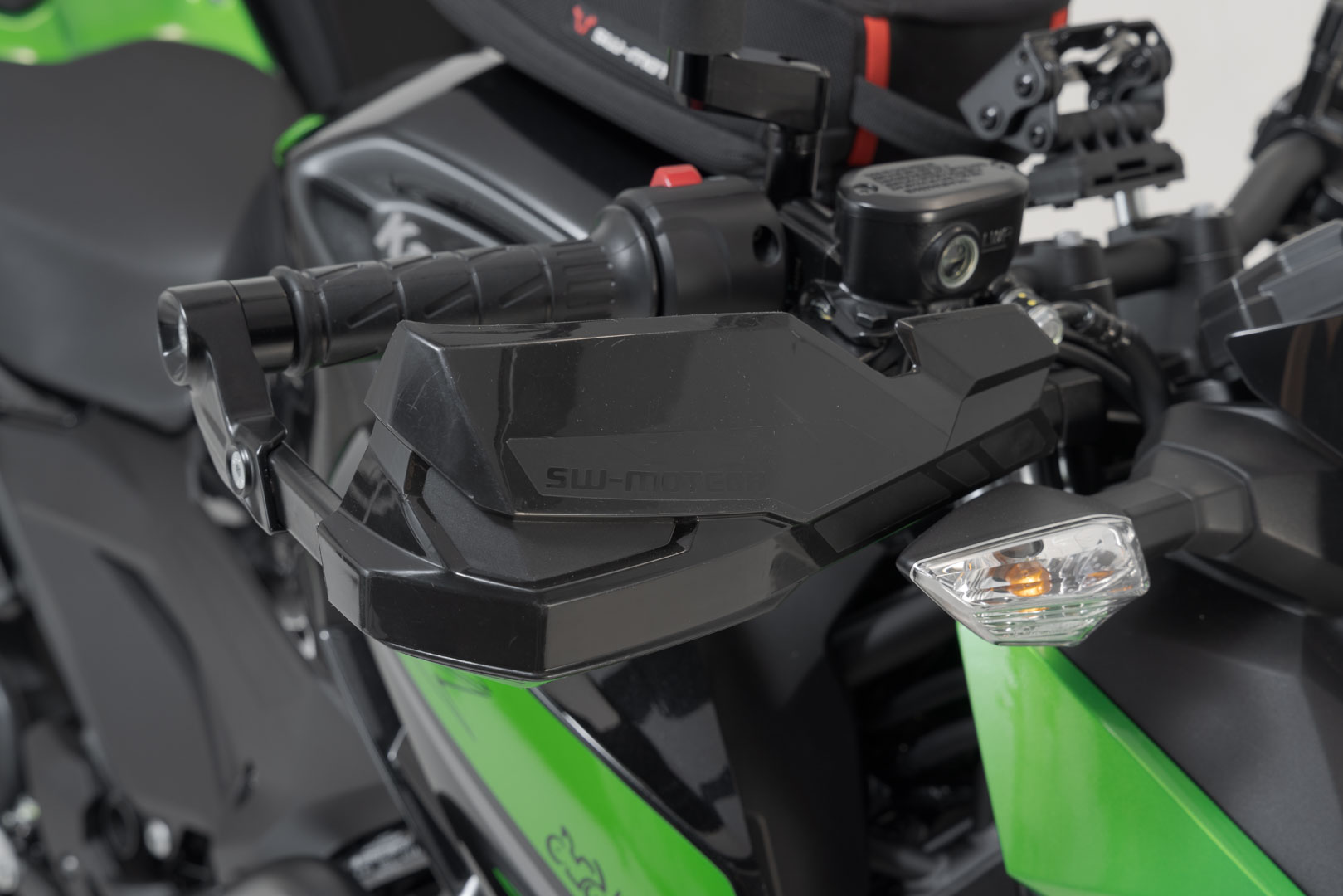 SW-Motech KOBRA Handguard Kit - Preto. Rosca interna do guidão 6mm / 8mm. Figura 4