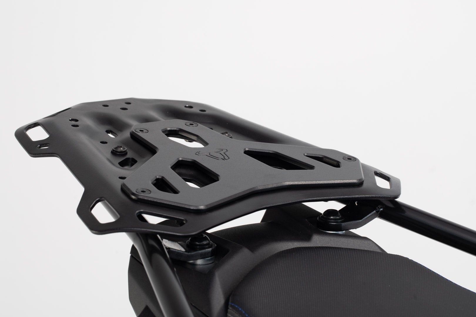 SW-Motech комплект адаптер за ADVENTURE-RACK - За адаптерна плоча на STREET-RACK към ADVENTURE-RACK. Фигура 1 SW-Motech комплект адаптер за ADVENTURE-RACK - За адаптерна плоча на STREET-RACK към ADVENTURE-RACK. Фигура 1
