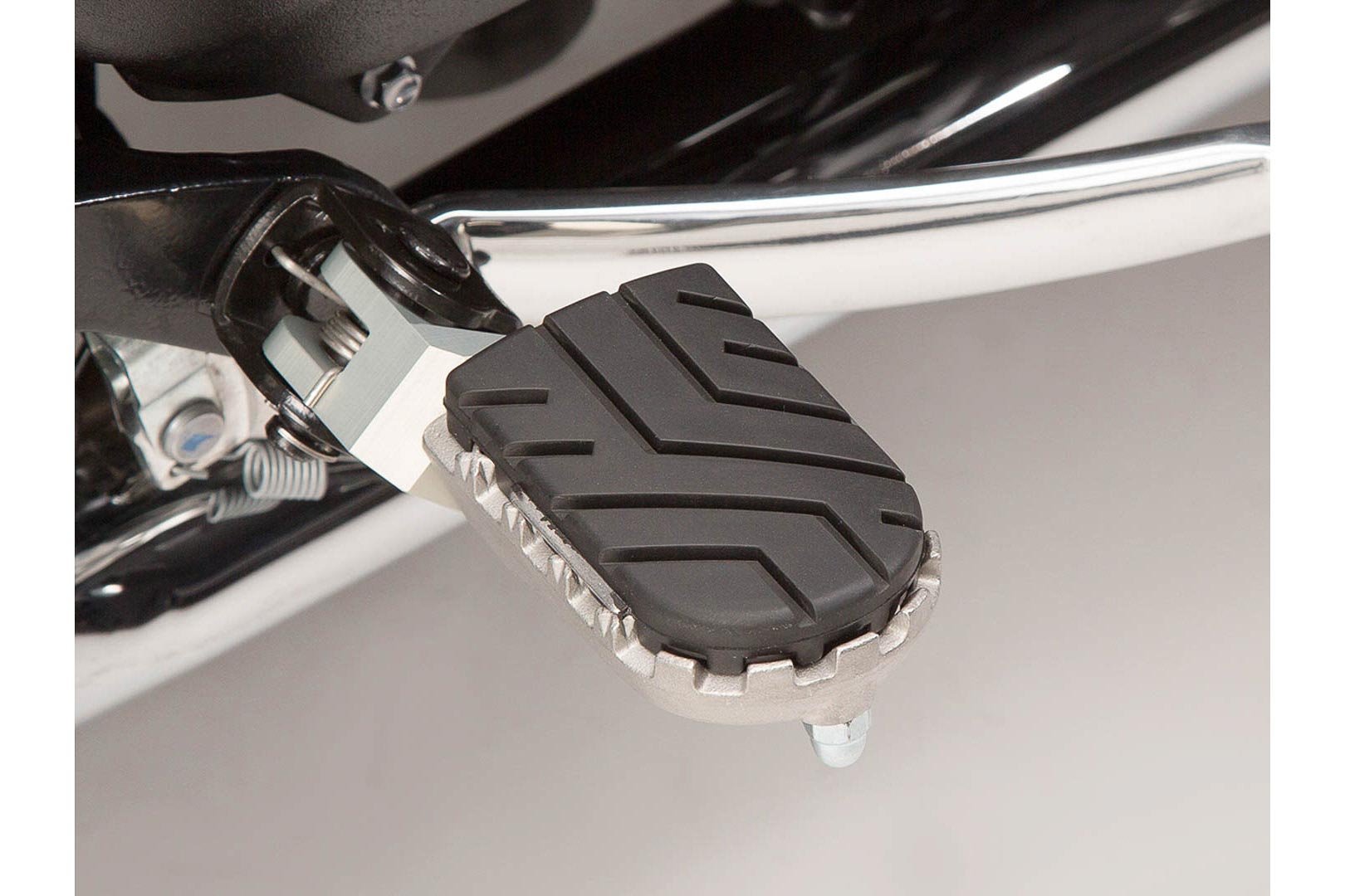Kit de suport pentru picioare SW-Motech ION - Triumph Bonneville/T100 (04-16), Scrambler (05-). Figura 3