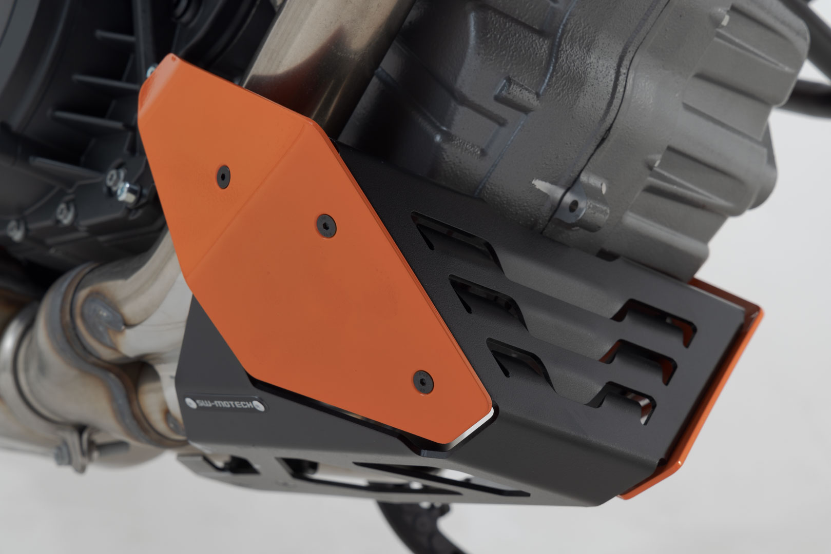 SW-Motech Front spoiler - Orange/Svart. KTM 1290 Super Duke R / GT. Figur 1