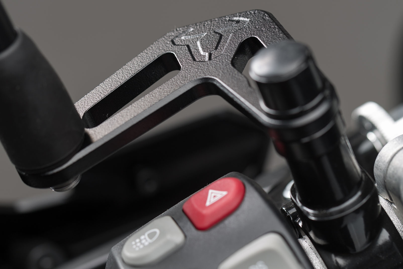 Extensie SW-Motech pentru oglinda BMW - Neagră. Pentru firul oglindă. Extensie maximă: 66 mm. Figura 1