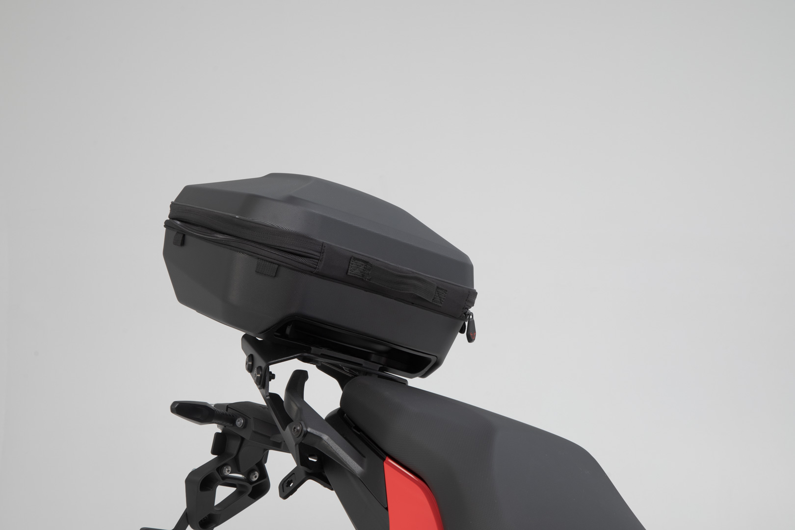 Sistem de carcasă superioară SW-Motech URBAN ABS - Negru. BMW F 900 R / XR (19-). Figura 5