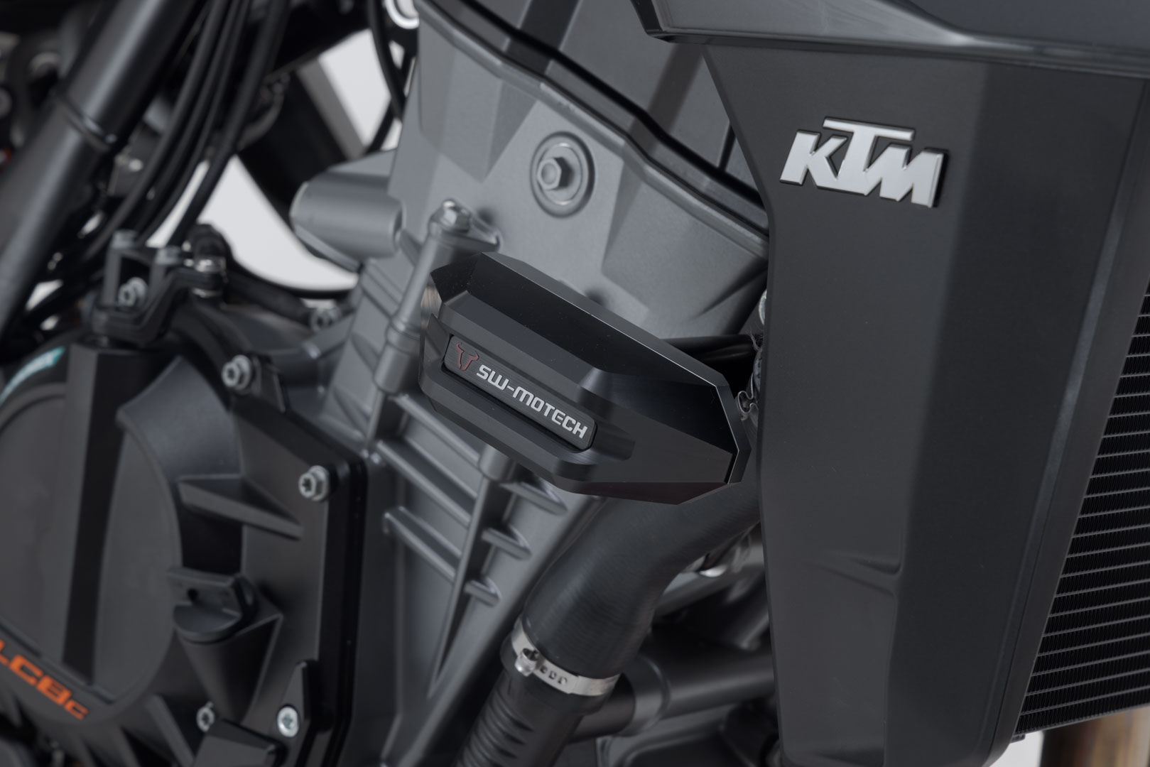SW-Motech Frame slider kit - Svart. KTM 990 Duke (23-). Figur 1