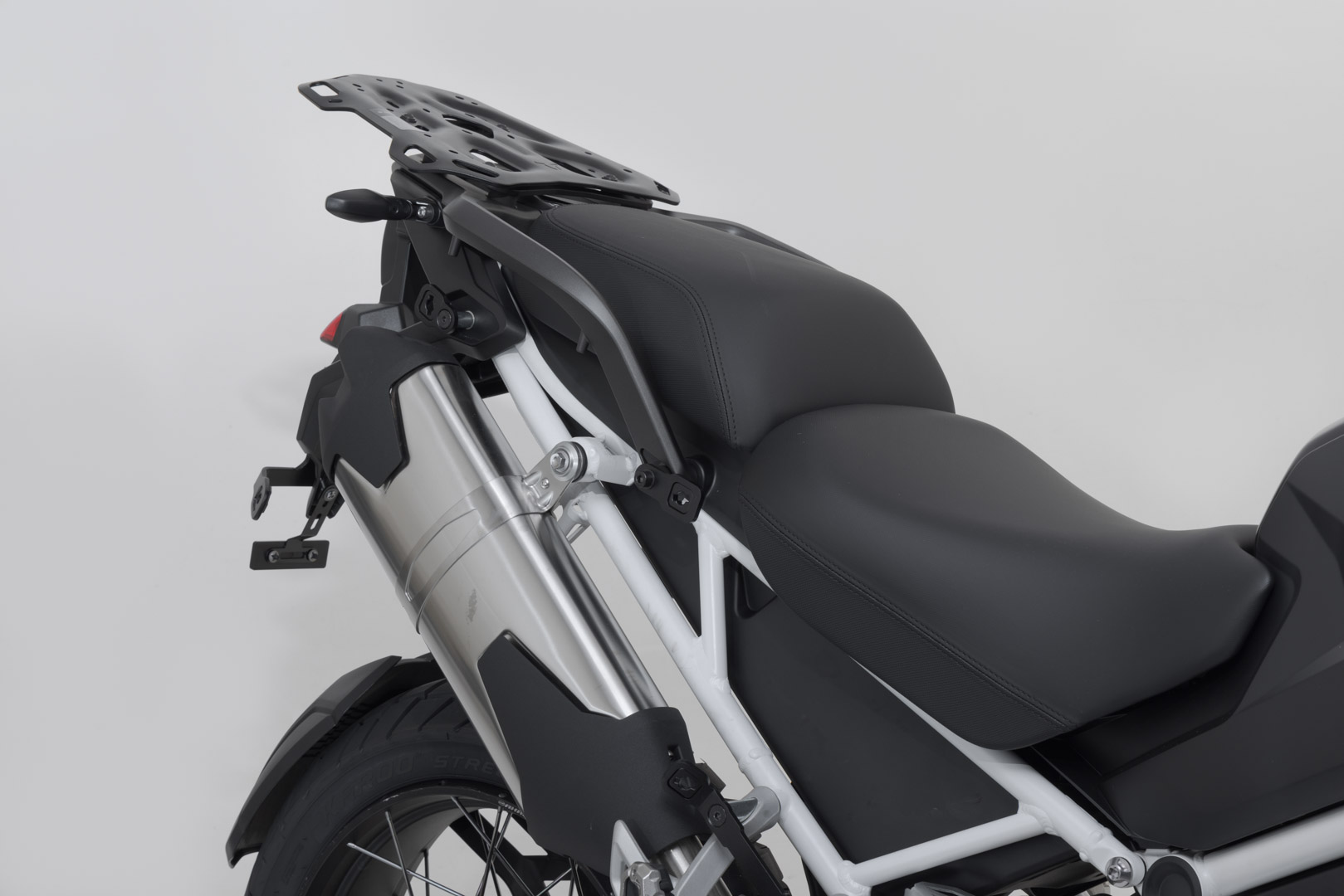 Portavion lateral SW-Motech PRO - Negru. Tri Tiger 1200 Rally / GT Explorer (22-). Figura 5