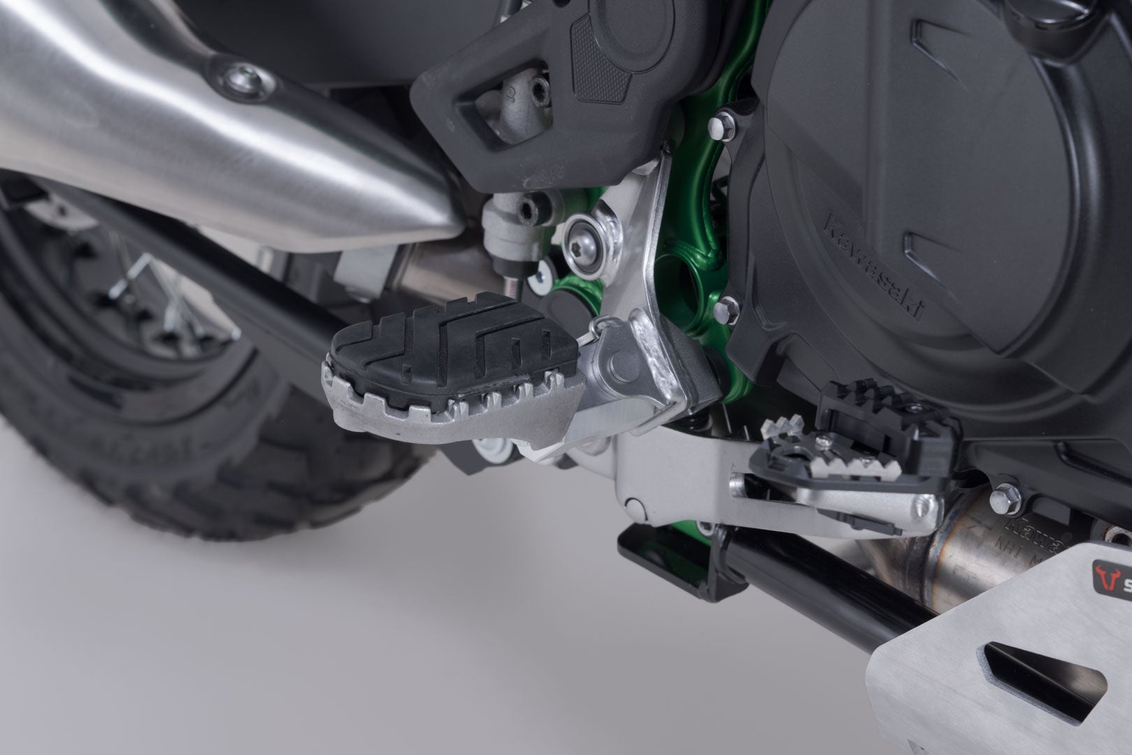 SW-Motech ION footrest kit - Kawasaki KLE500 / KLE500 SE (26-). Figure 4