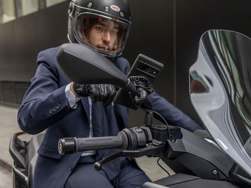 Quad Lock Smartphonehållare montering backspegel Figur 6
