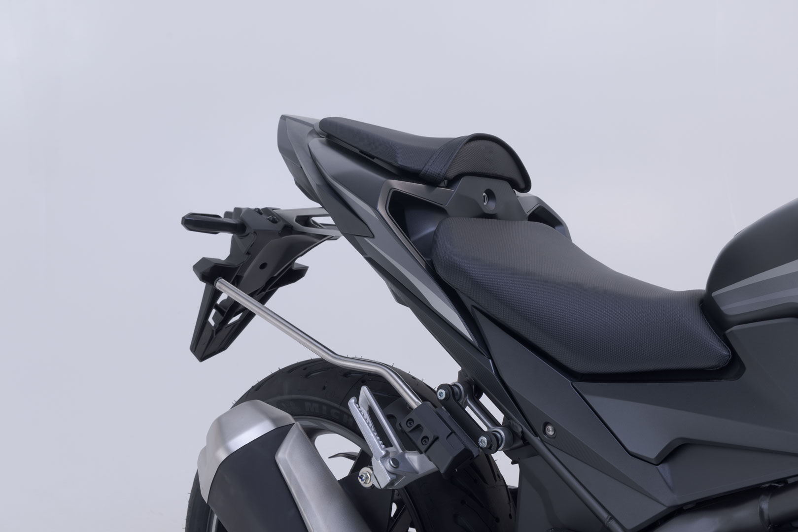 Set de geantă SW-Motech PRO BLAZE H - Negru. Honda CBR300R, CBR500R/ CB500F (16-). Figura 4