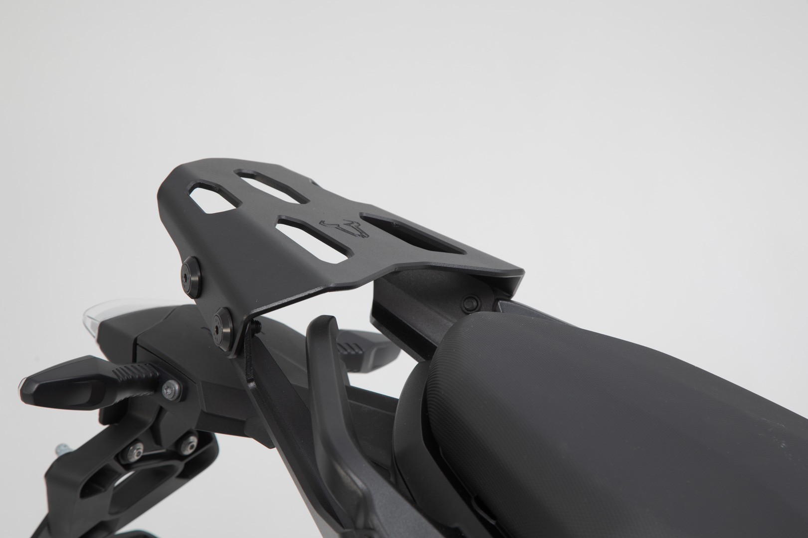 Sistem de carcasă superioară SW-Motech URBAN ABS - Negru. BMW F 900 R / XR (19-). Figura 3