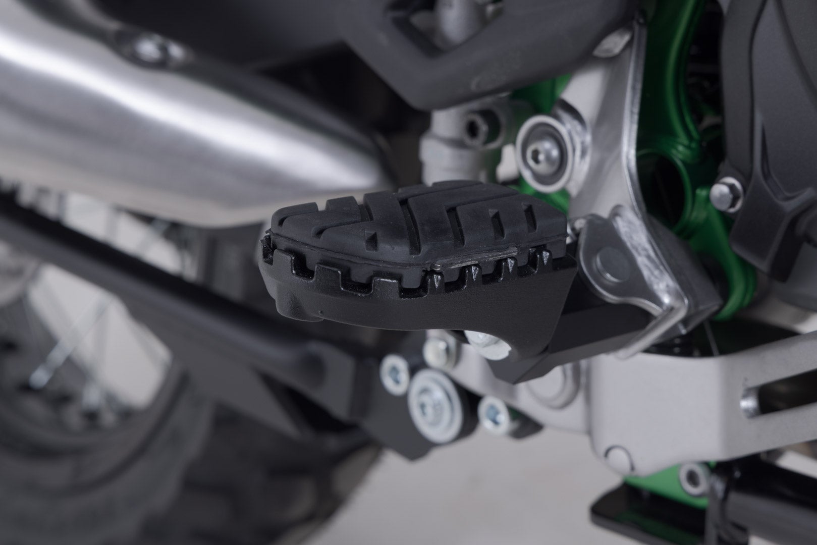 SW-Motech ION footrest kit - Black. Kawasaki KLE500 / KLE500 SE (26-). Figure 3