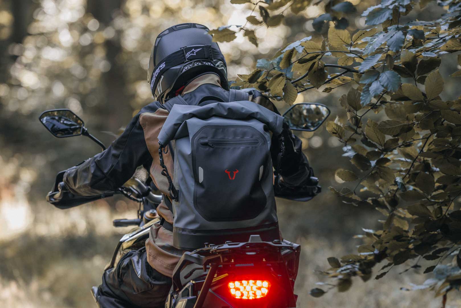 Rucsac SW-Motech Drybag 300 - 30L. Gri/negru. Rezistență la apă. Figura 3