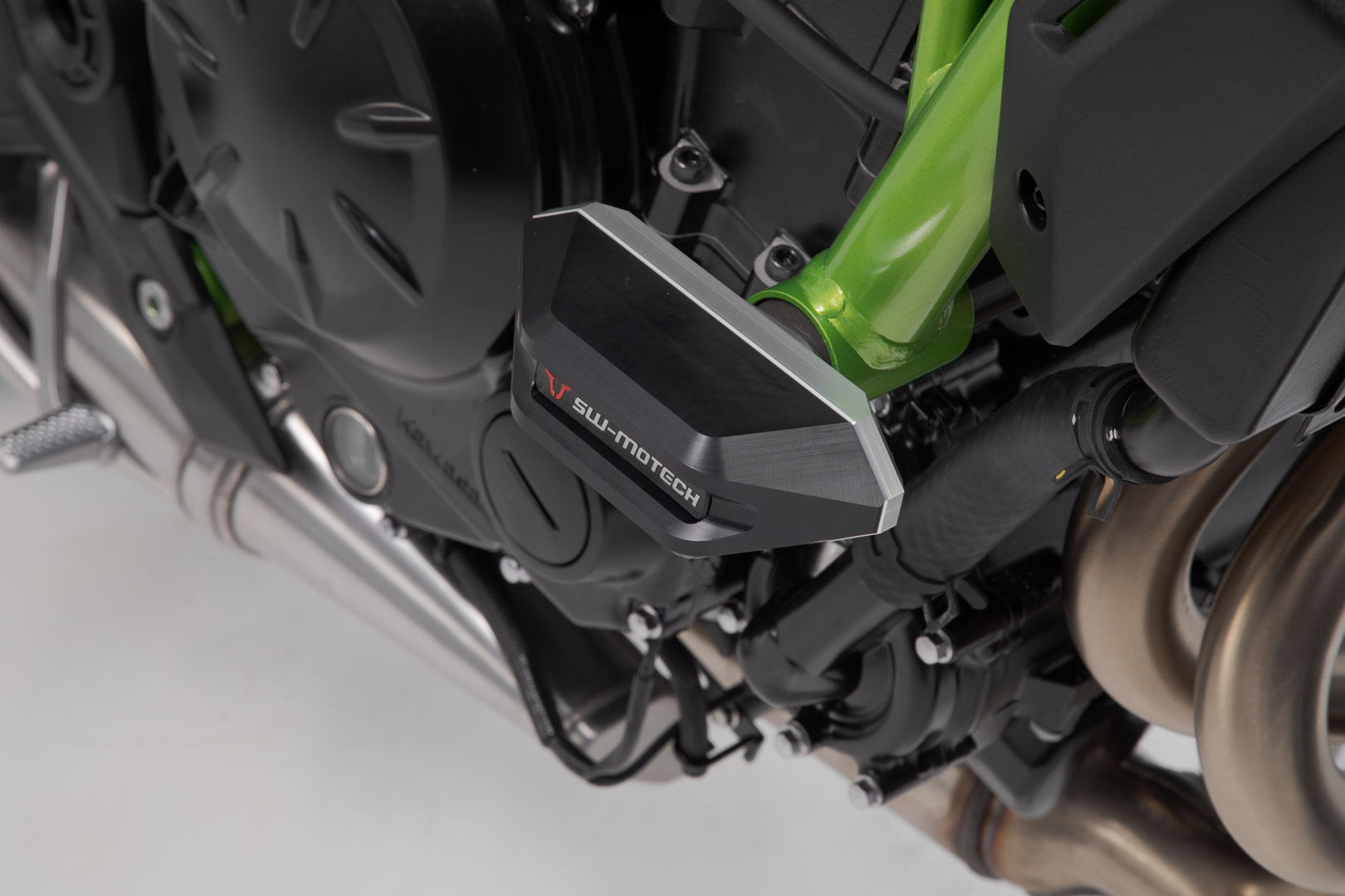 Kit SW-Motech Frame slider - Negru. Kawasaki Z650 (16-) / Z650RS (21-). Figura 4
