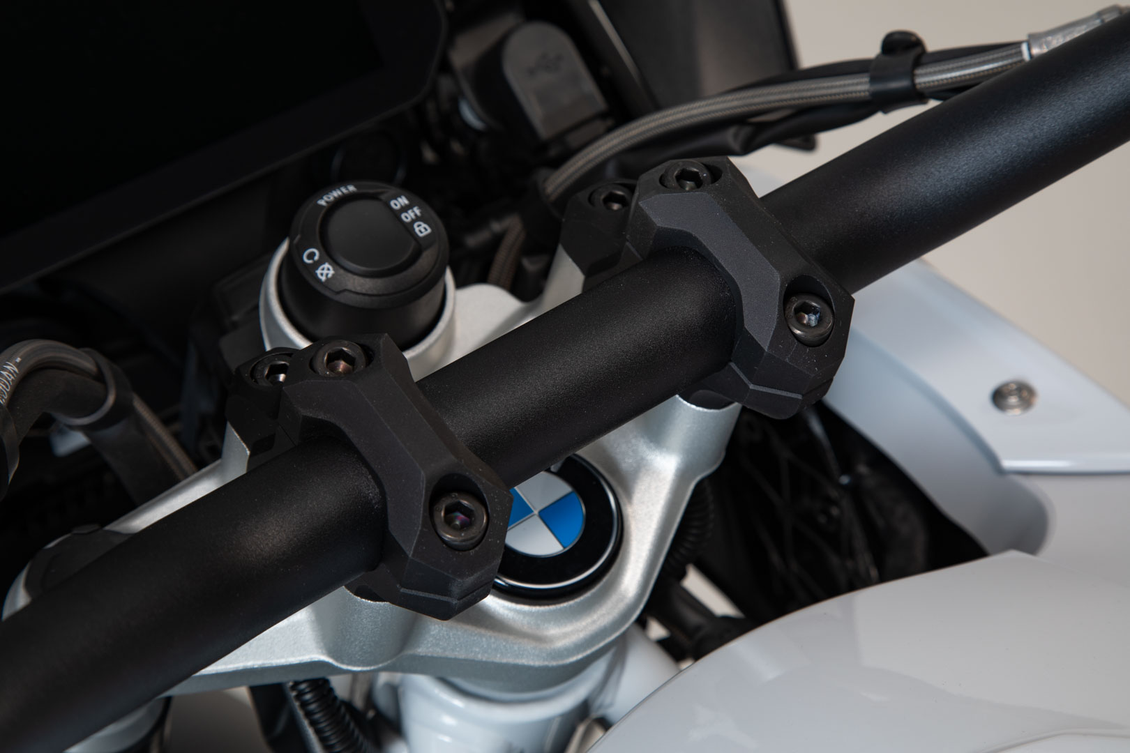 Spatele barei SW-Motech - H=32 mm. Spate 20 mm. Negru. Modele BMW. Figura 4