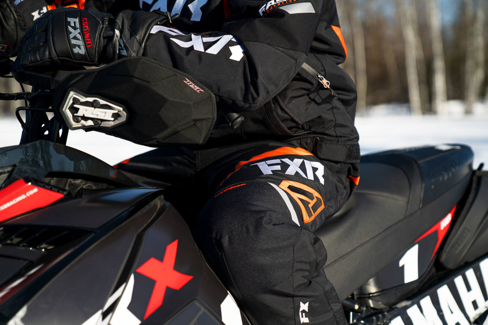 FXR Team FX 2023 Snescooter Bib Bukser sort/orange L Figur 4