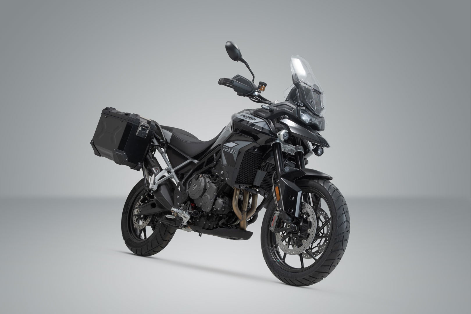 SW-Motech TRAX ADV aluminiumskassesystem + Akrapovic - Sort. 45/37 l. Triumf Tiger 900 (19-23). Figur 2
