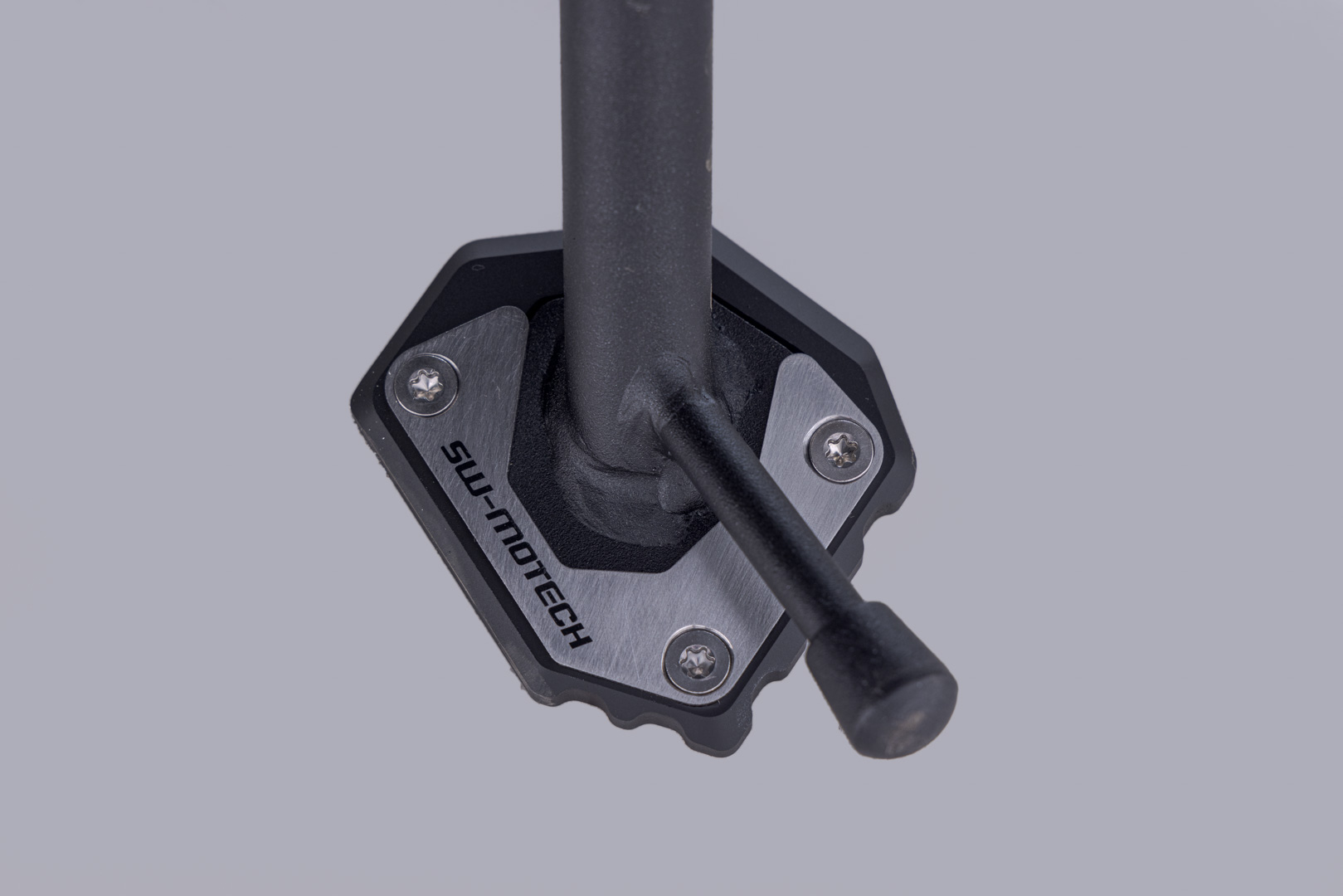 Extensie SW-Motech pentru piciorul lateral - Negru/argintiu. Traseul Benelli Leoncino 800 / 800. Figura 2