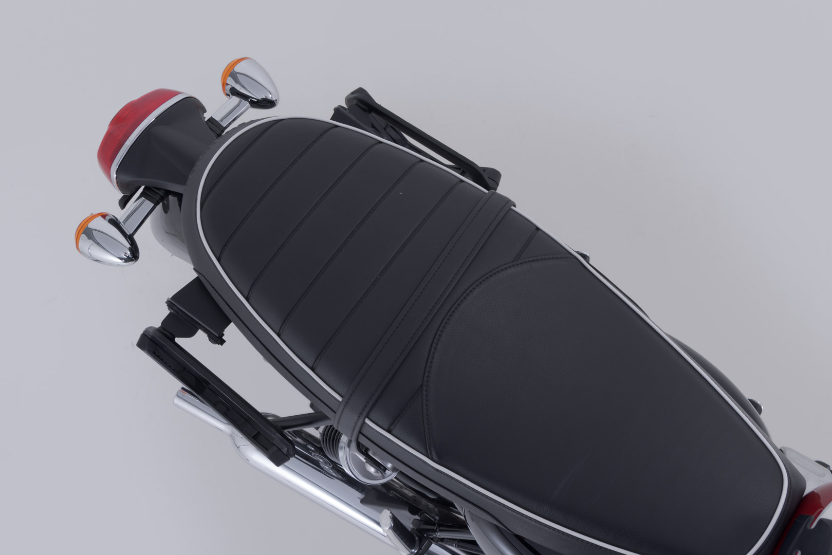 SW-Motech Legend Gear Side Bag system V-LOC - 16/16 l. Triumph Bonnev. T100 (16-)/ T120 (15-). Figur 5