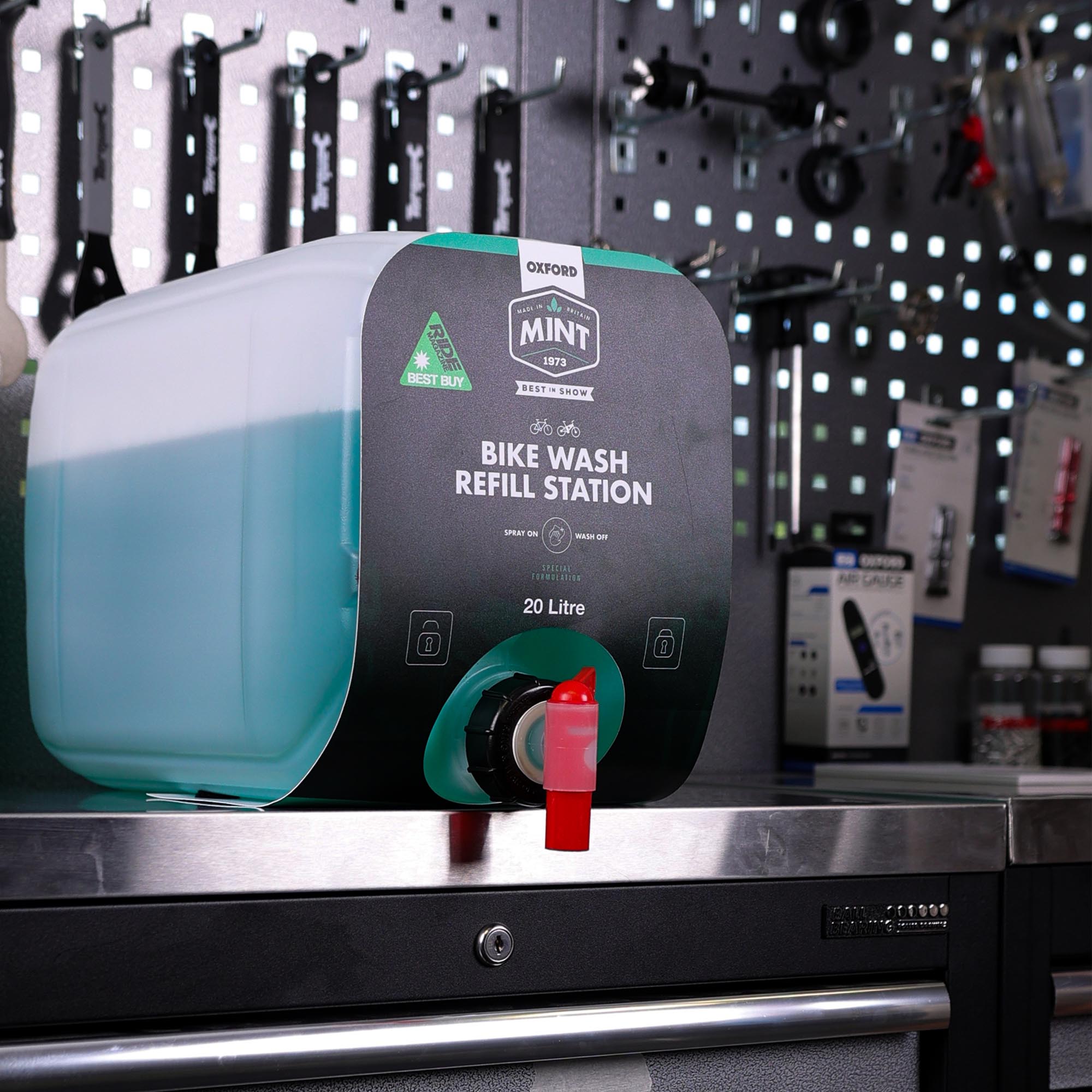 Side view of Oxford Mint Bike Wash Refill Station 20L
