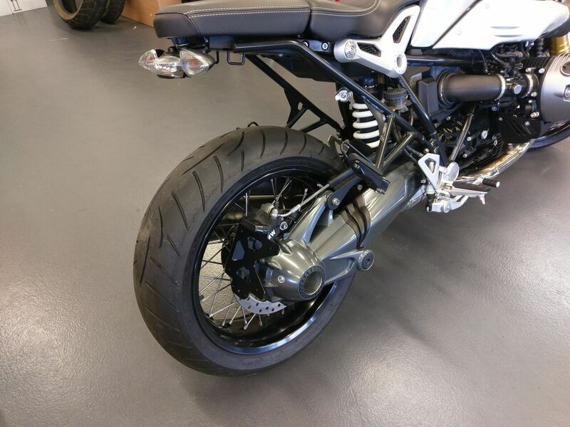 Design de acces BMW R Nine T1200 negru sub șa Figura 4