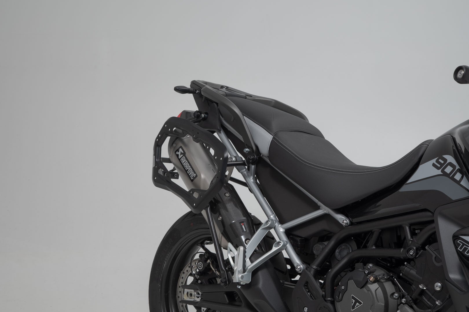 Sistema de escape SW-Motech Akrapovic Slip On - Prata. Triunfo Tiger 900 Modelle (19-23). Figura 4