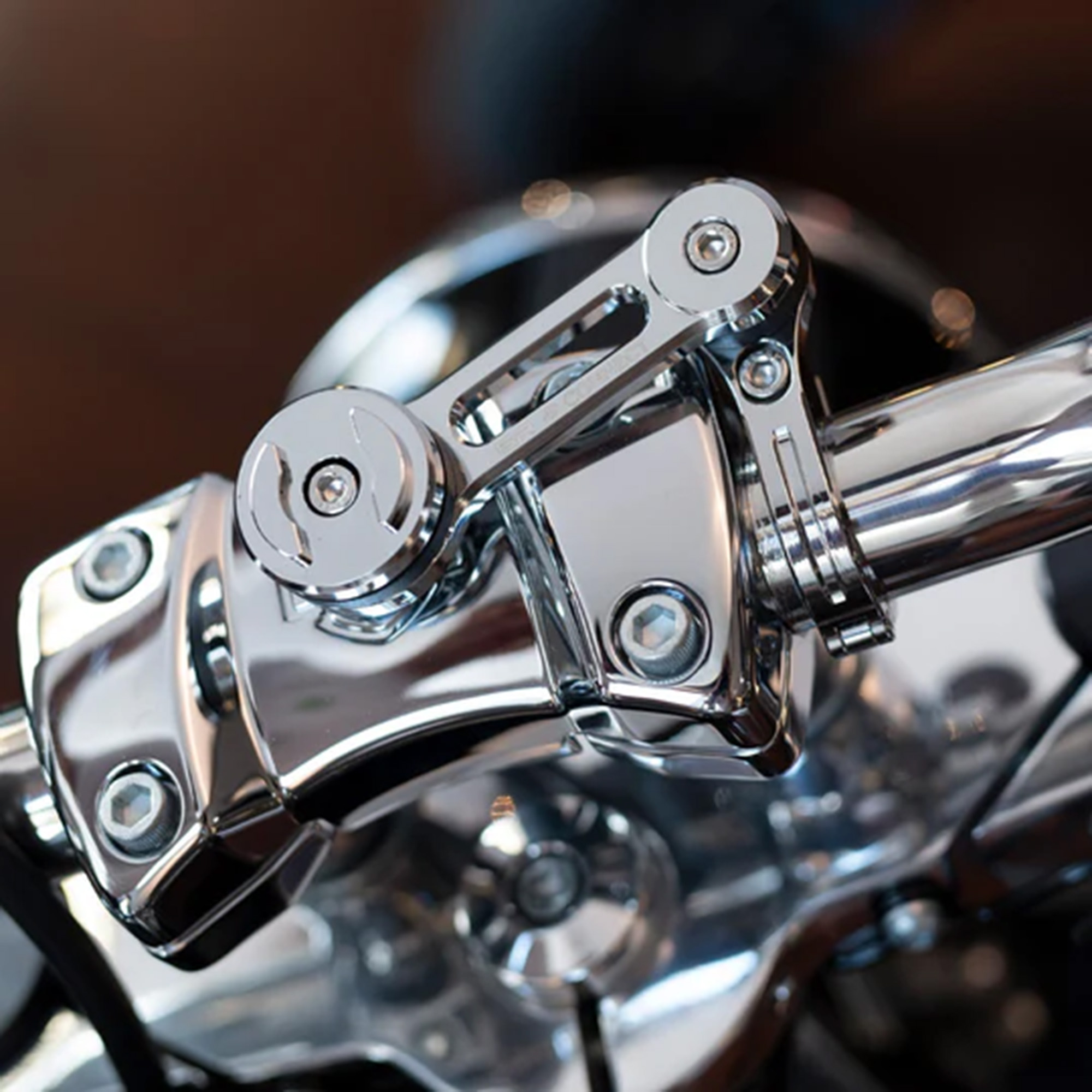 SP Connect Moto Mount Pro Chrome Motorcykelfäste Figur 2