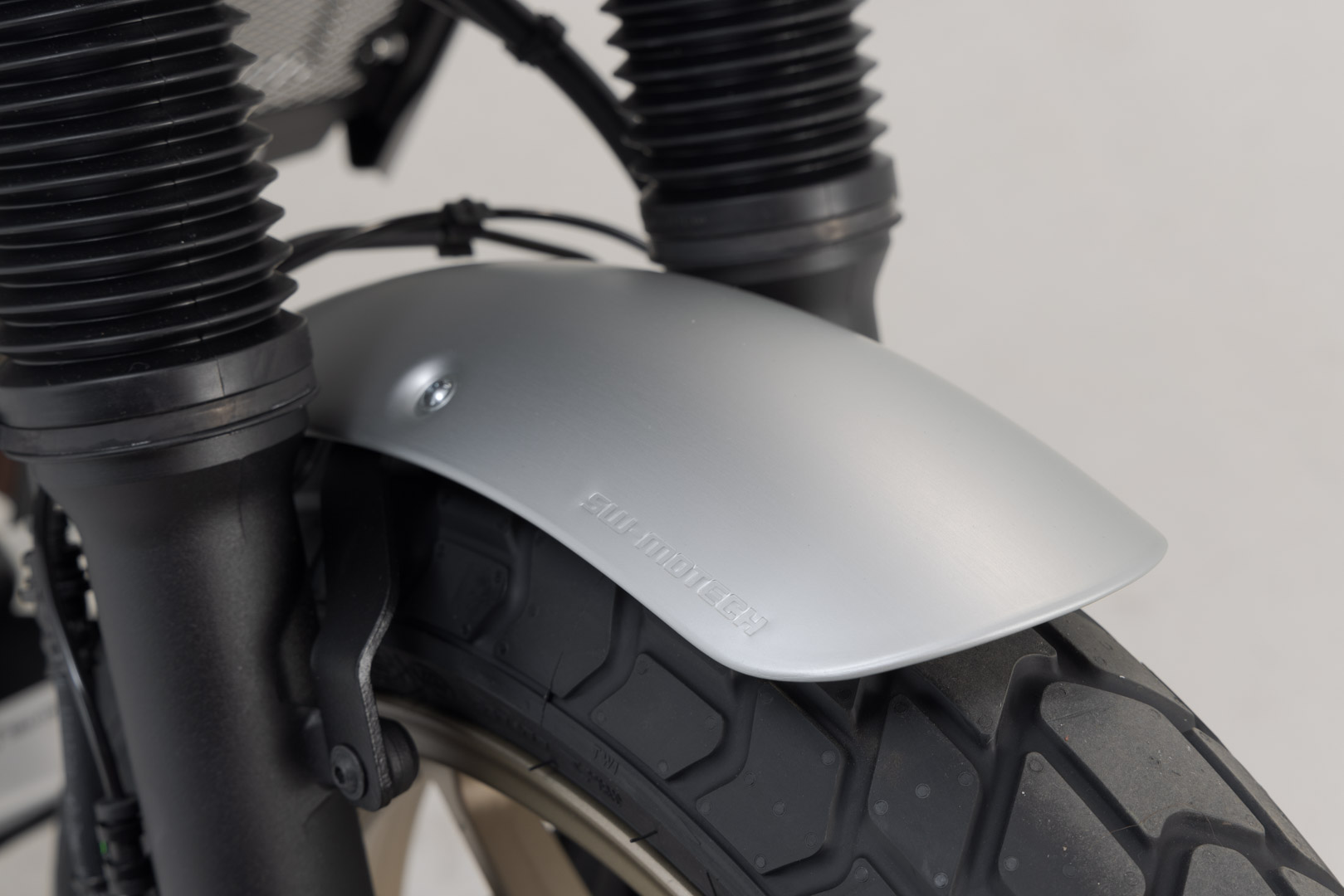 Kit SW-Motech Fender - Argintiu. Yamaha XSR700 (15-) / XSR700 XT (19-). Figura 2