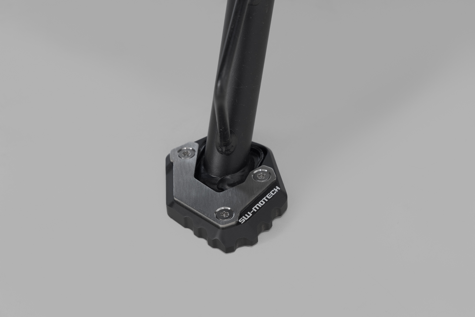 Extensie SW-Motech pentru piciorul lateral - Negru/argintiu. CFMoto 800MT / 800MT-X. Figura 2
