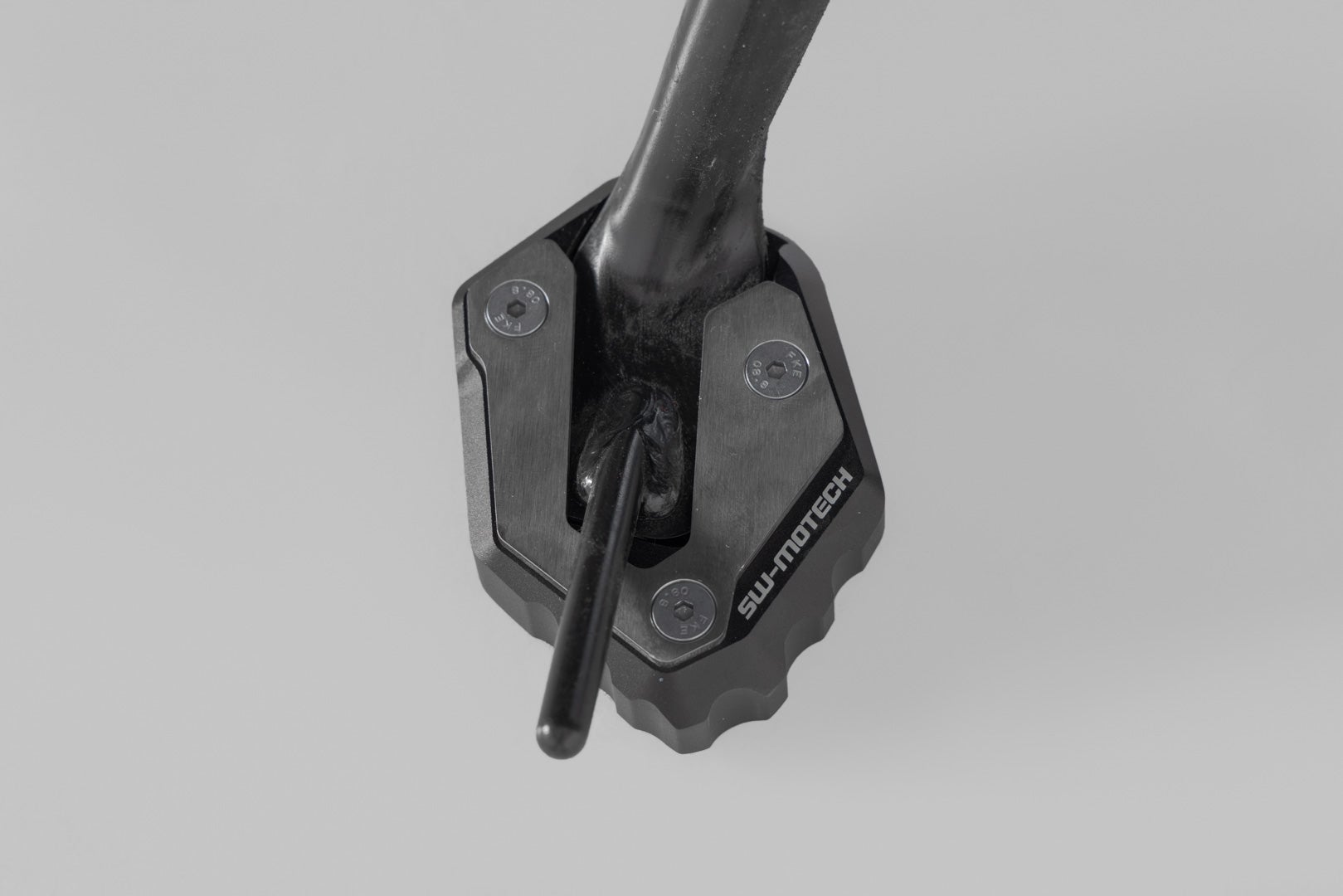 SW-Motech Extension for side stand foot - Black/Silver. Yamaha MT-09 (20-)/ XSR900 (21-). Figure 2