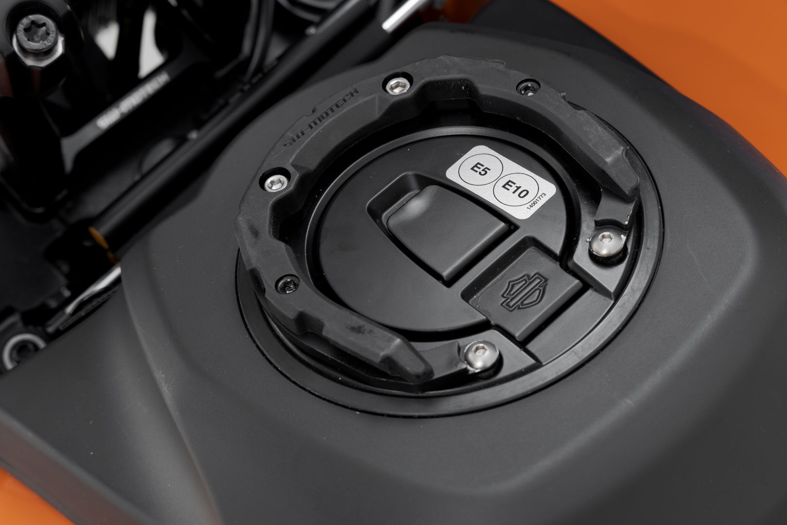 Inelul pentru rezervor SW-Motech PRO - Negru. Harley-Davidson Pan America (21-). Figura 2