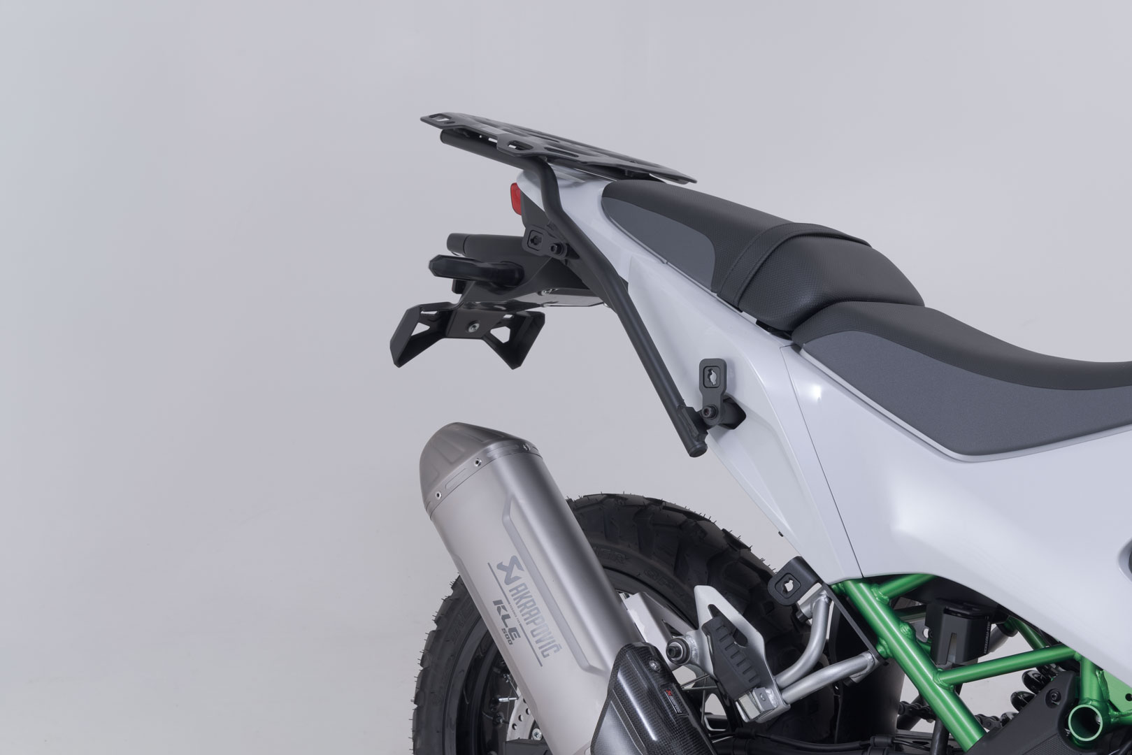 SW-Motech AERO ABS side case system for Akrapovic - 2x25 l. Kawasaki KLE500 / KLE500 SE (26-). Figure 5