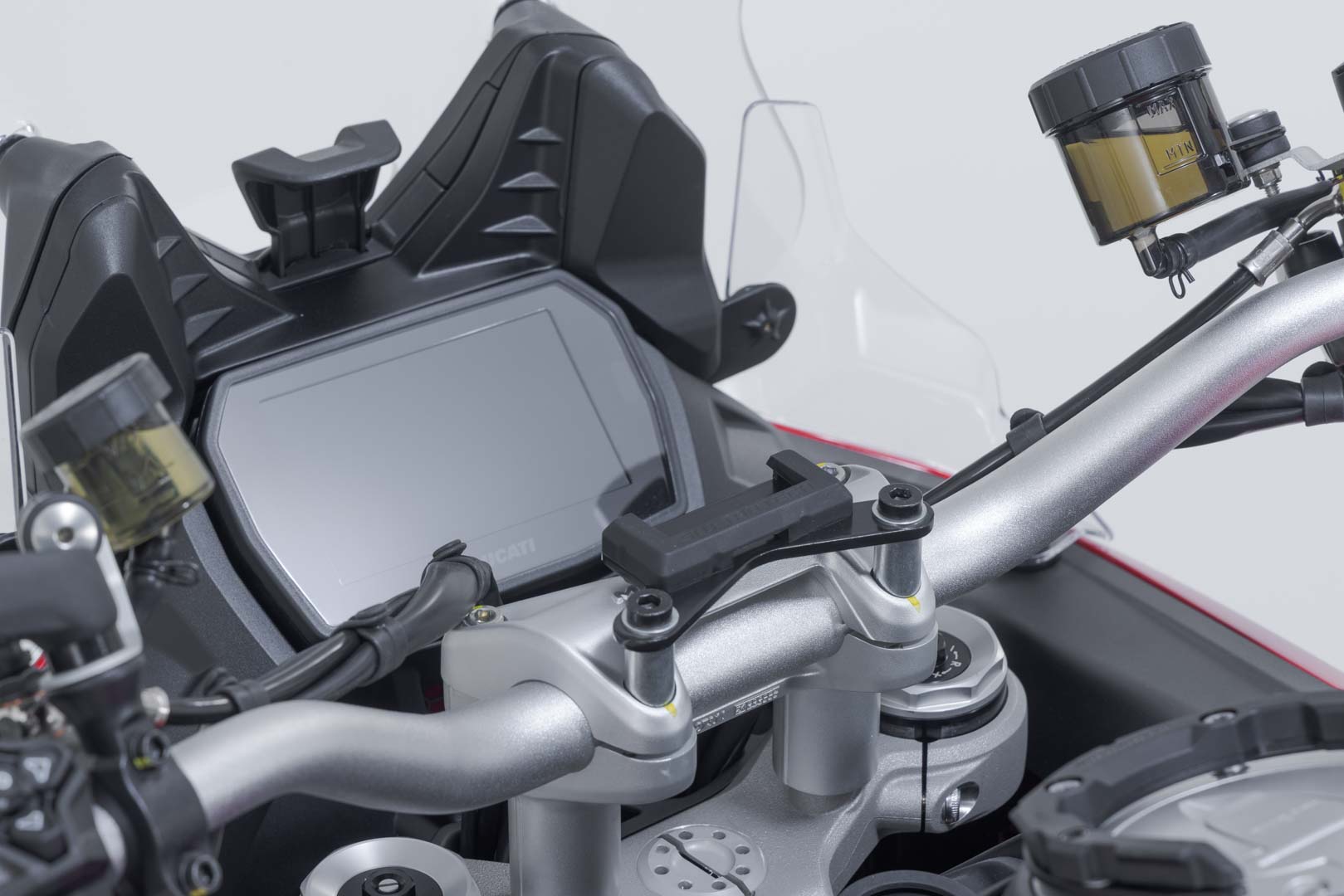 SW-Motech GPS-fäste på styret - Svart. Ducati Multistrada V4 (20-), V2 (24-). Figur 3