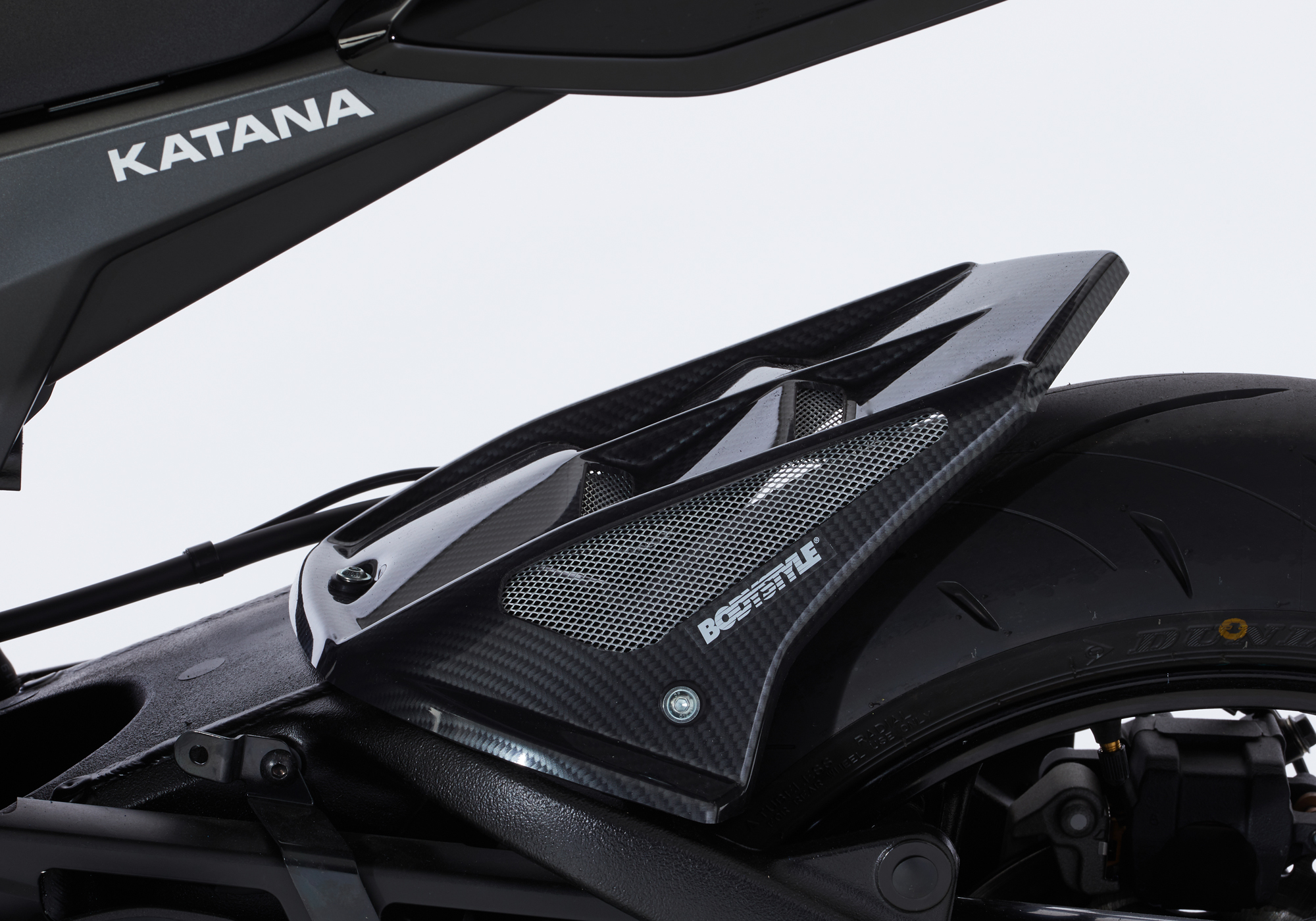 BODYSTYLE spate hugger ABS plastic aspect carbon Figura 1