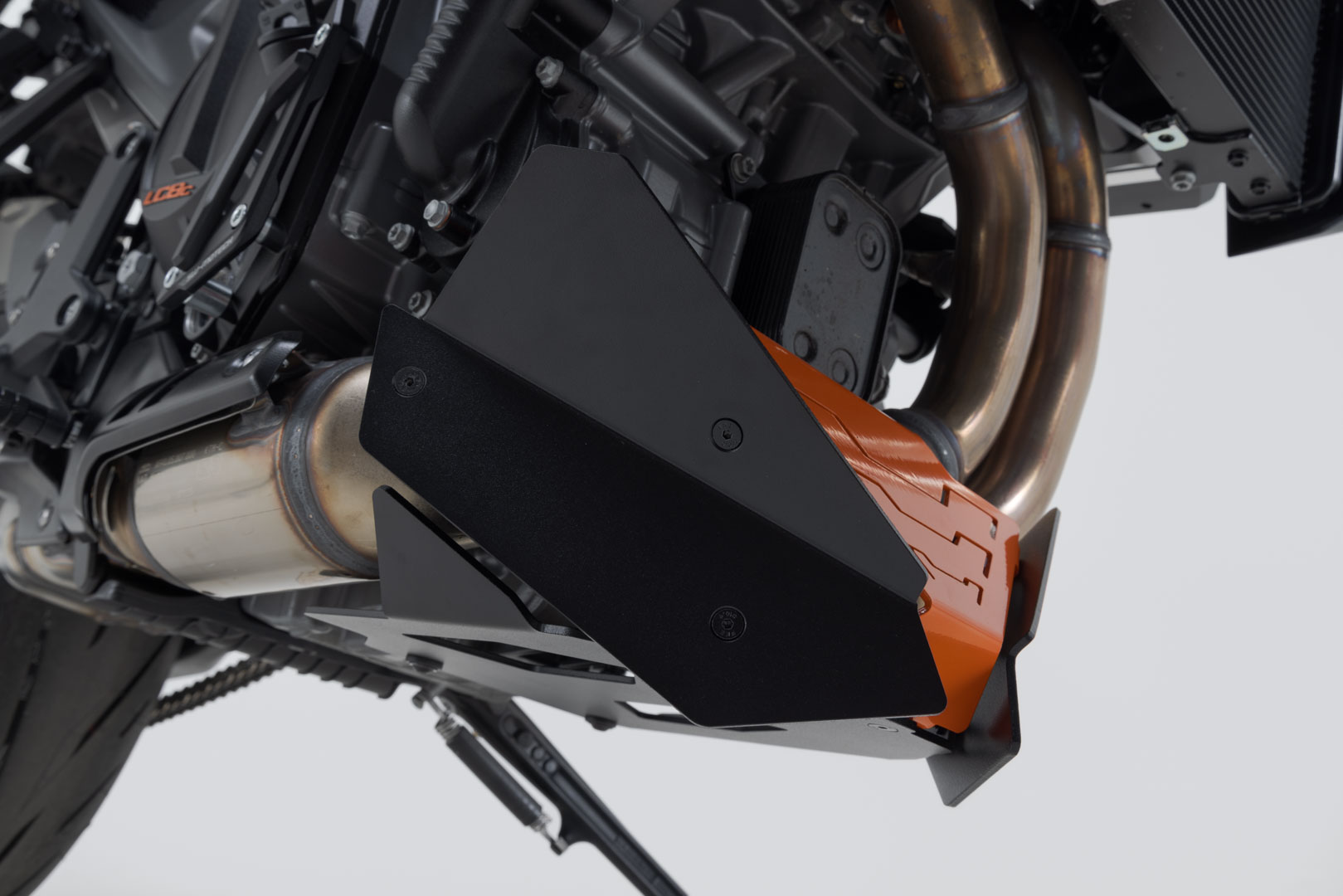 SW-Motech Frontspoiler - Orange/Svart. KTM 990 Duke (23-). Figur 3