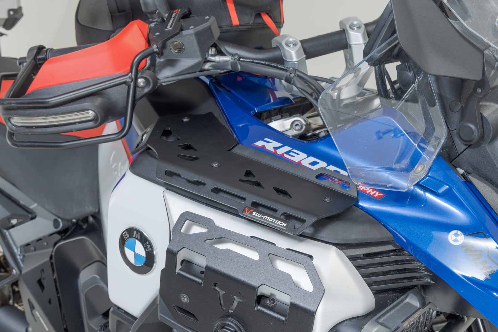 Ripiano serbatoio SW-Motech - Nero. BMW R 1300 GS Adventure (23-). Figura 3