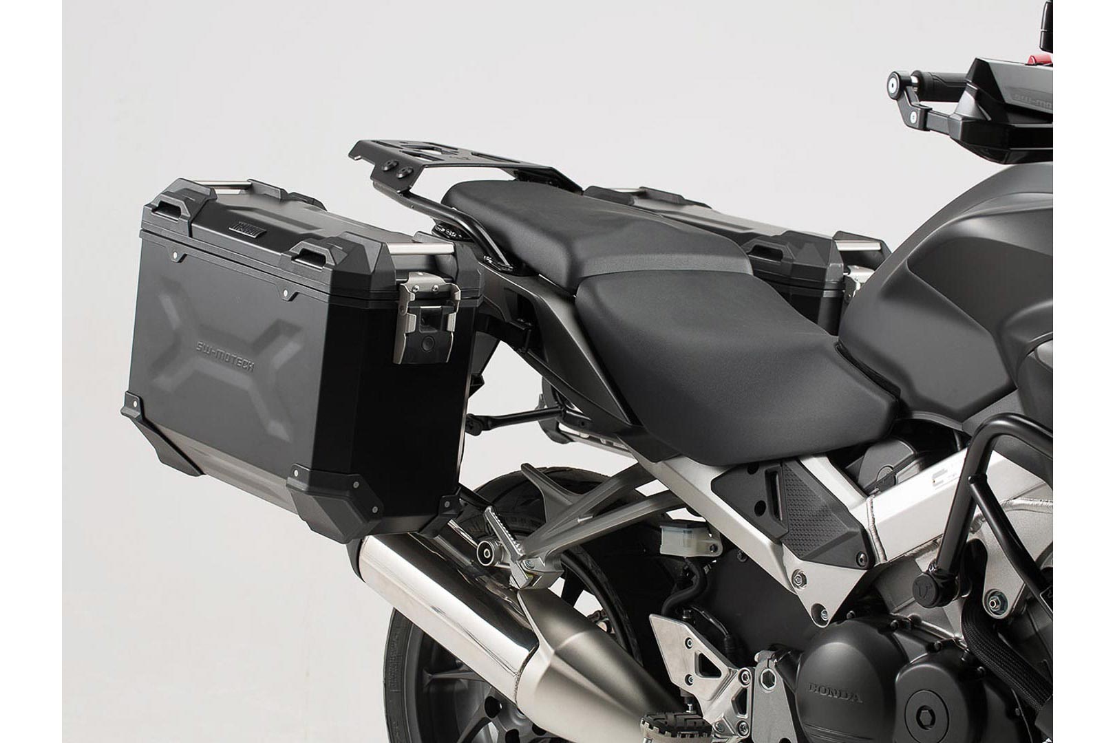 Sistem de carcasă din aluminiu SW-Motech TRAX ADV - Negru. 37/37 l. Honda VFR800X Crossrunner (15-). Figura 2