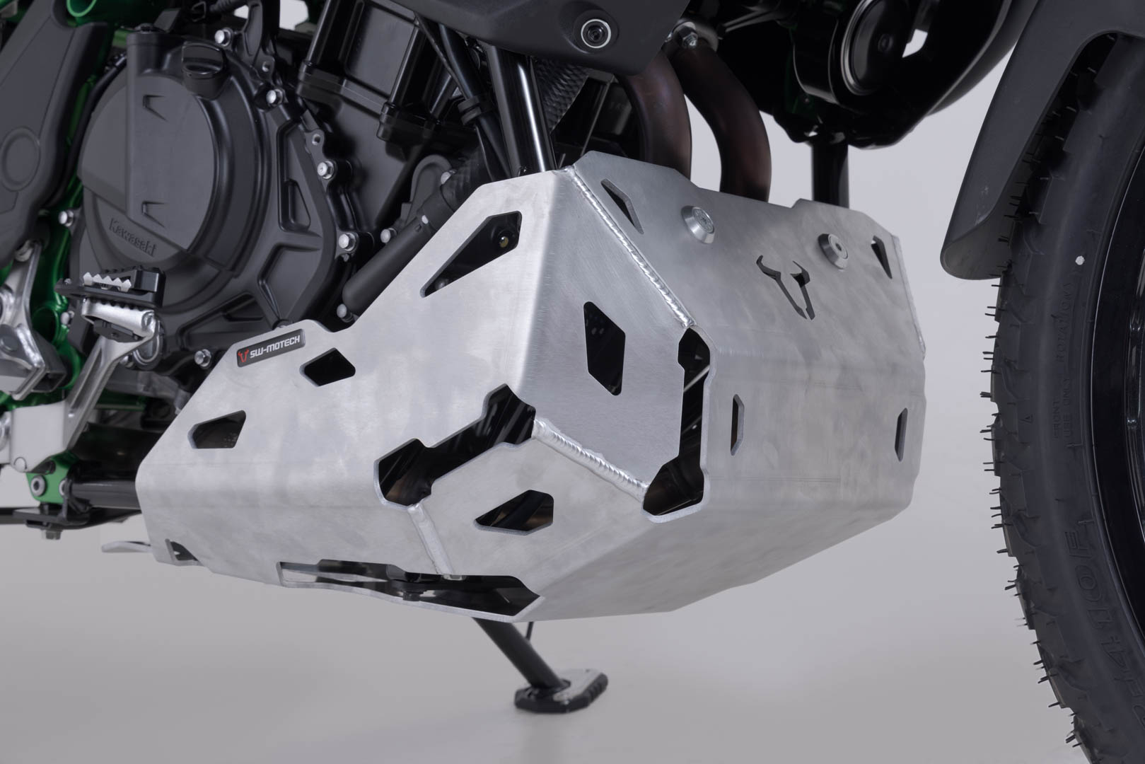 SW-Motech Engine guard - Silver. Kawasaki KLE500 / KLE500 SE (26-). Figure 3