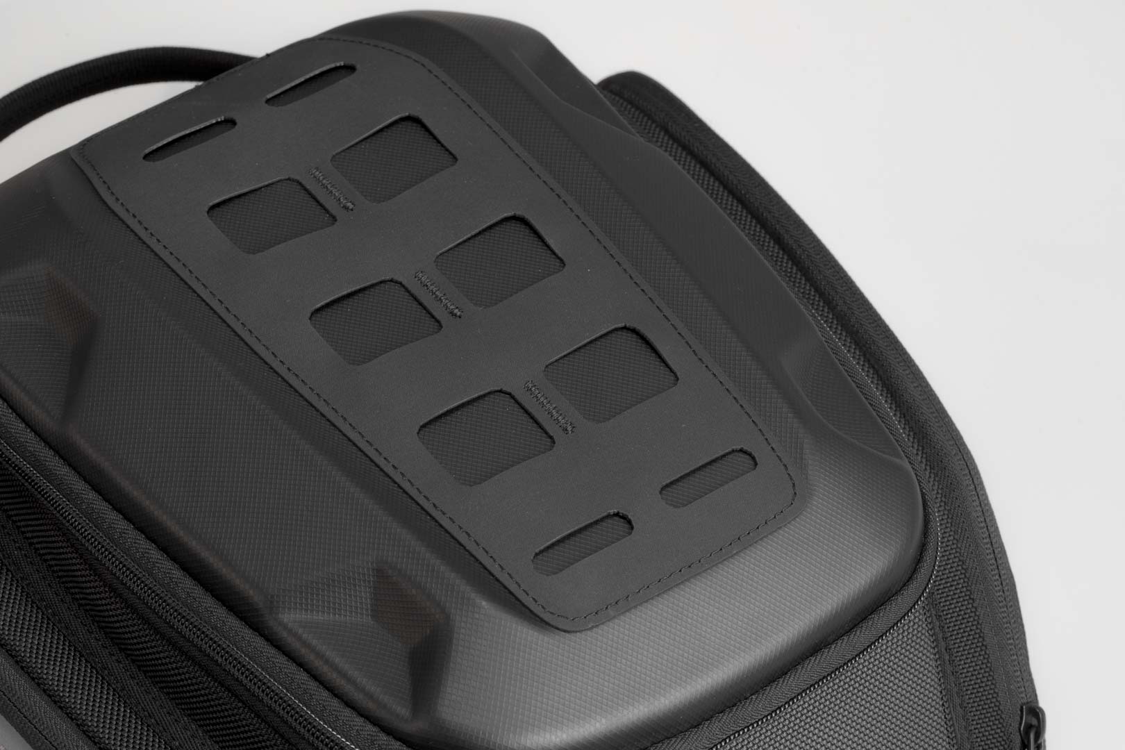 SW-Motech PRO Enduro rem tankväska - 12-15 l. Bälteshållare. Figur 5