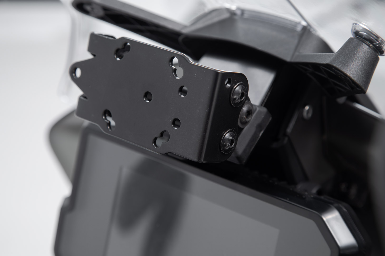 Suport GPS SW-Motech pentru cockpit - Negru. KTM 790 / 890 Adv, Husqv. Norden 901. Figura 1