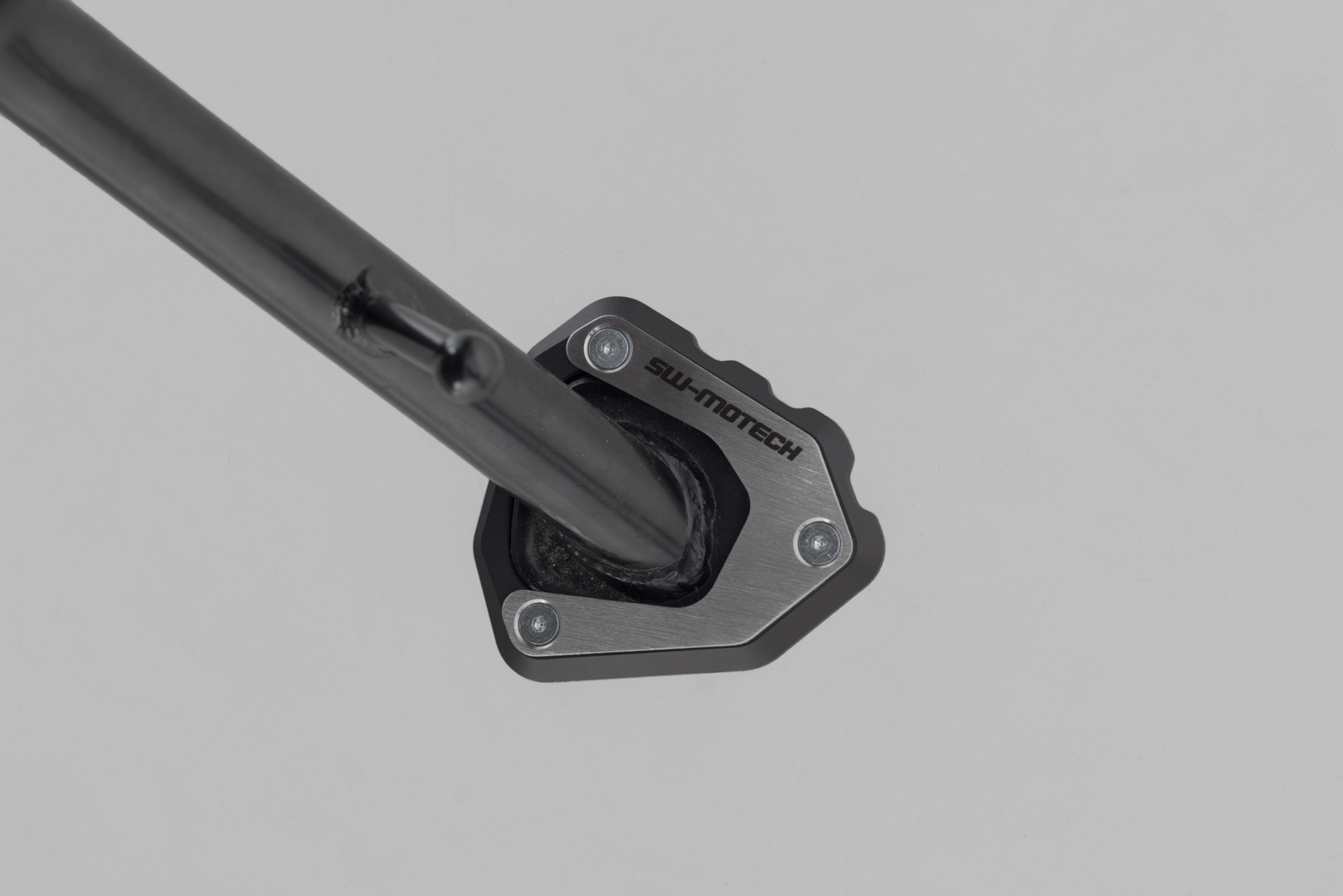 Extensie SW-Motech pentru piciorul lateral - Negru/argintiu. Honda CB750 / XL750 (22-). Figura 1