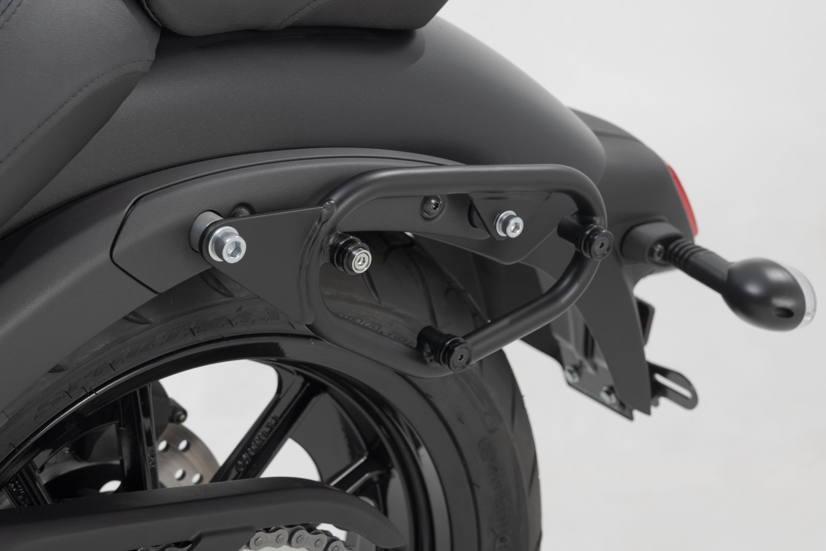 Portavion lateral SW-Motech SLC stânga - Kawasaki Vulcan S (16-). Figura 4