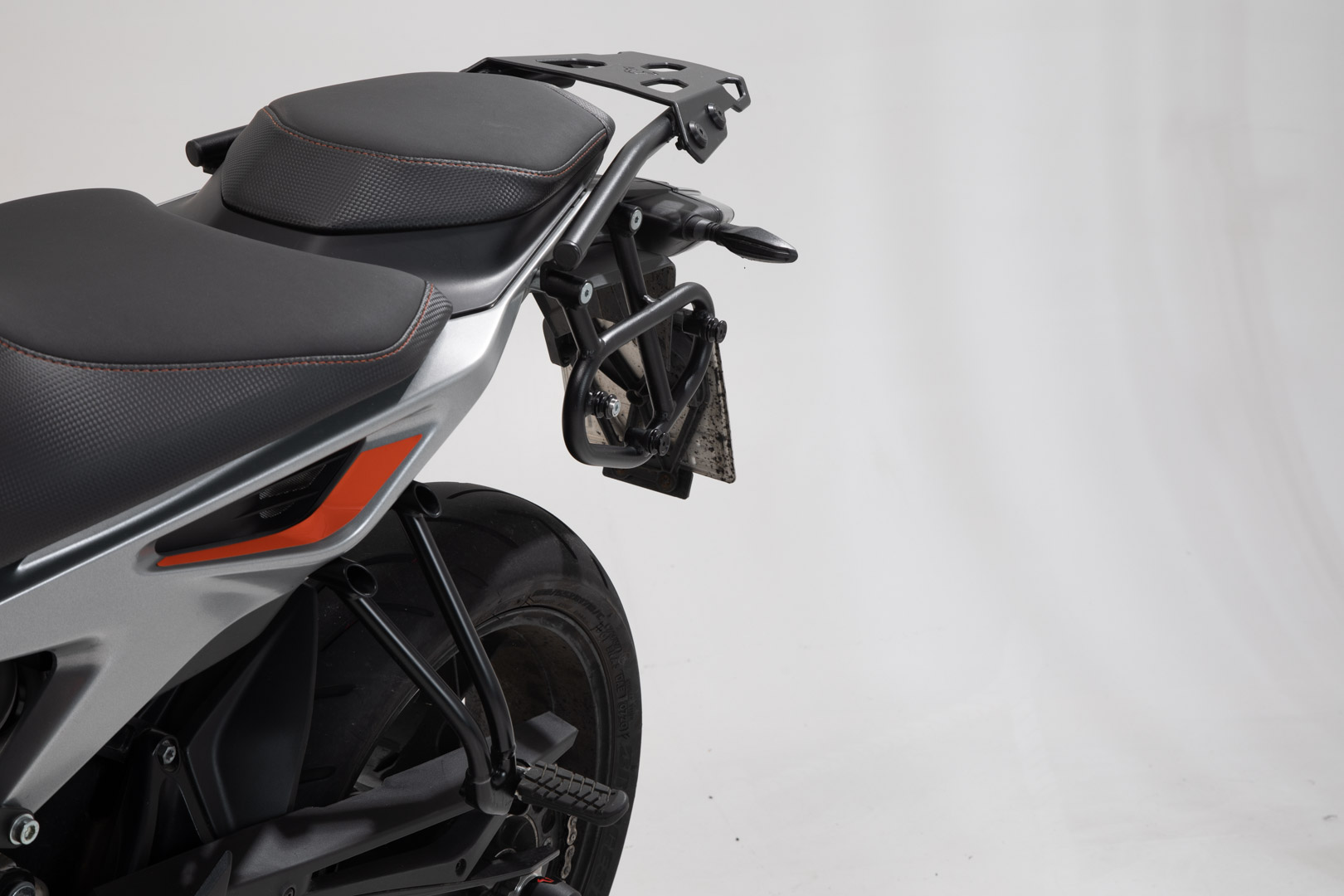 Portavion lateral SW-Motech SLC stânga - KTM 790 Duke (18-) / 890 Duke R (19-). Figura 4