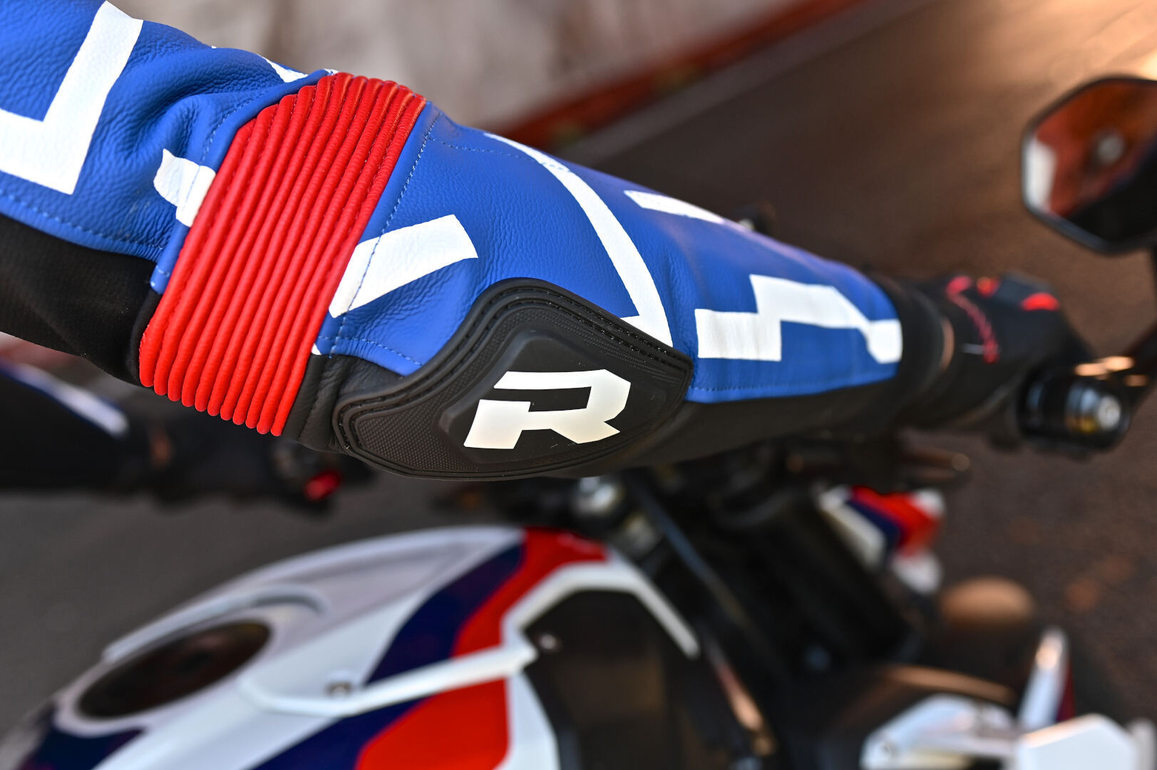 Richa Stradale perforated Motorcycle Leather Jacket blue/white/black/red 54 Figure 5