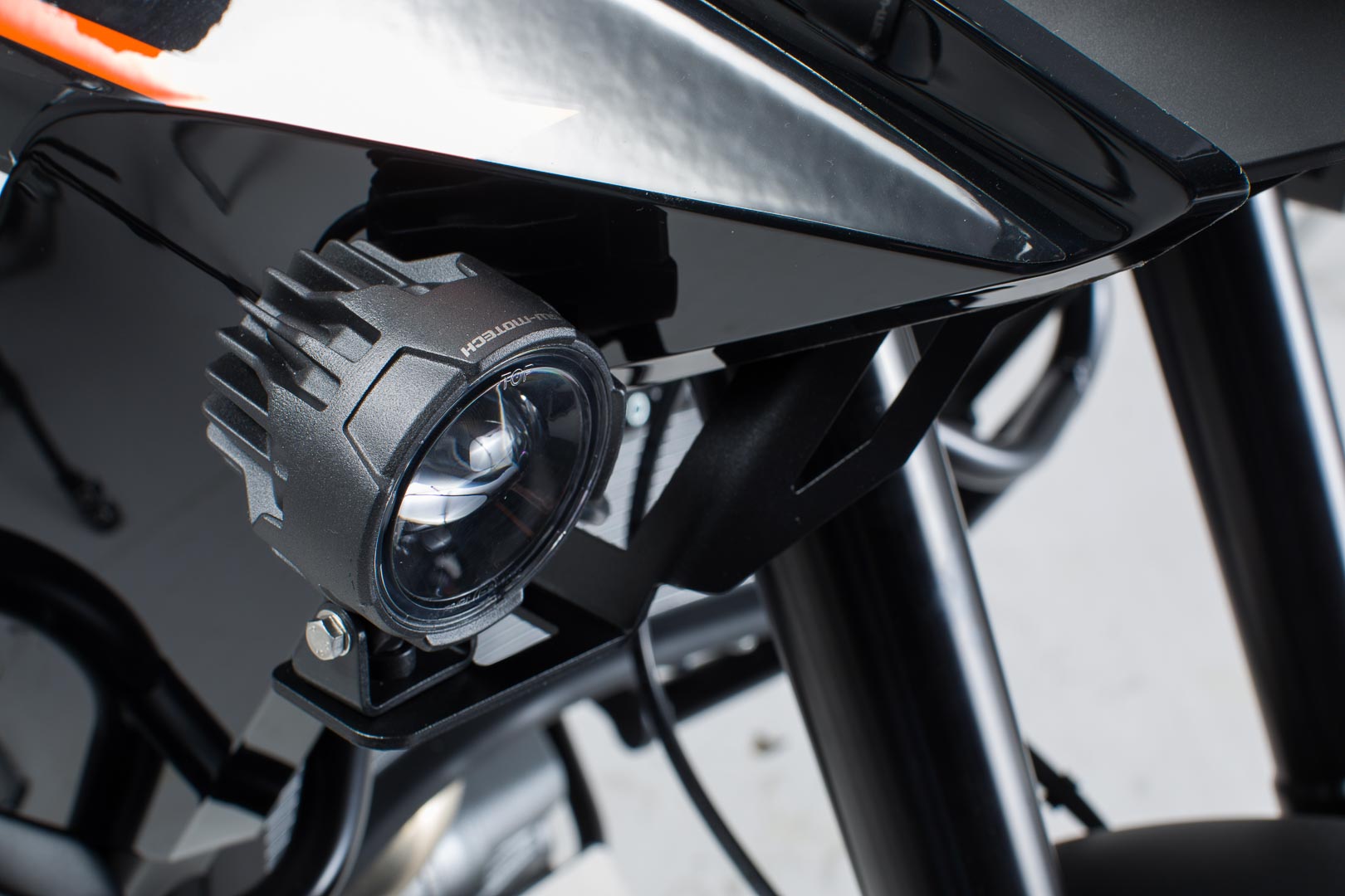 Suporturi pentru lumini SW-Motech - Negru. KTM 1050/1090 Adv., 1190 Adv./R. Figura 1