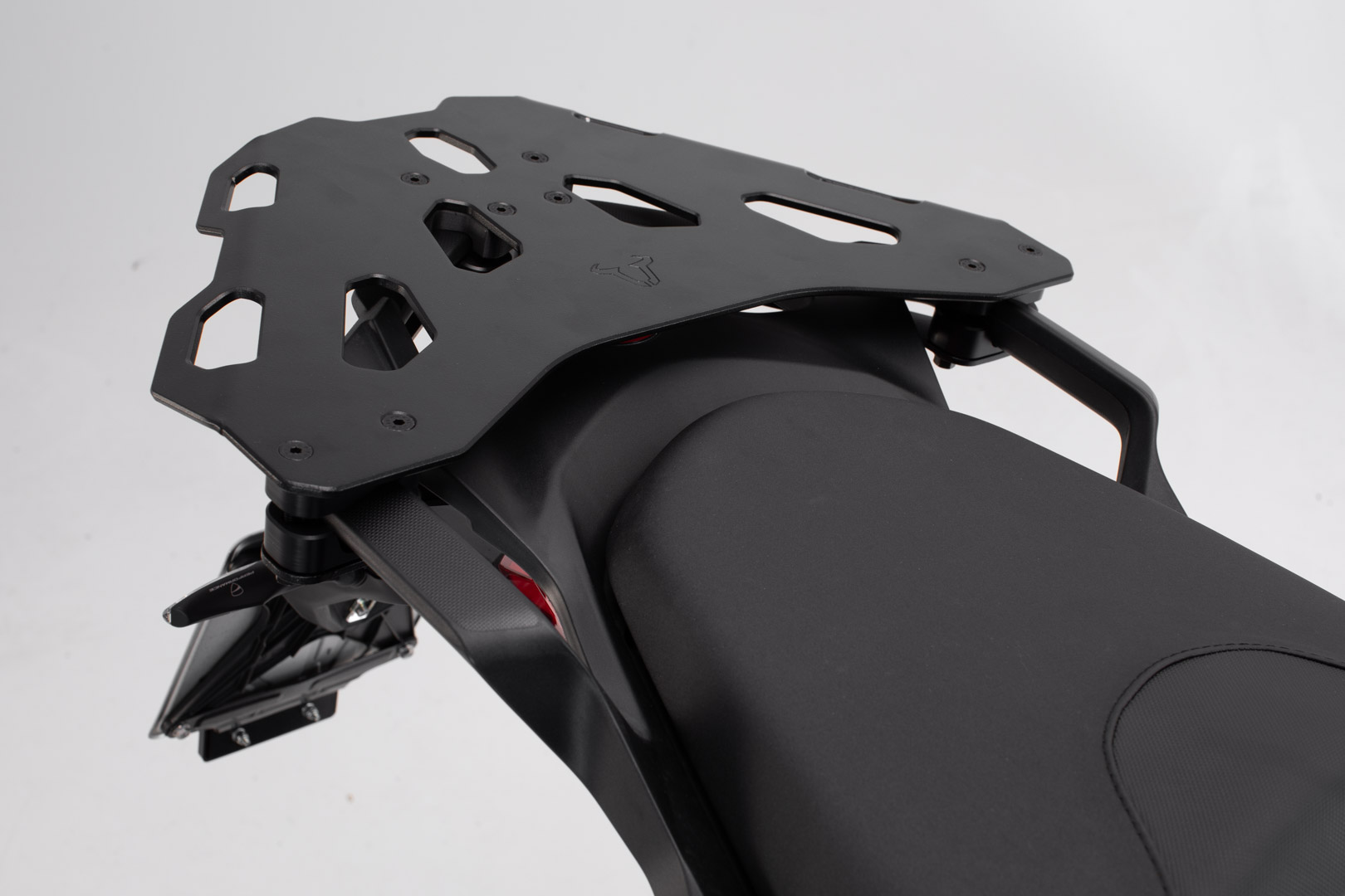 Sistema de top case SW-Motech DUSC L - Preto. 41 l. Multistrada 1200 Enduro/950/1260/V2. Figura 4