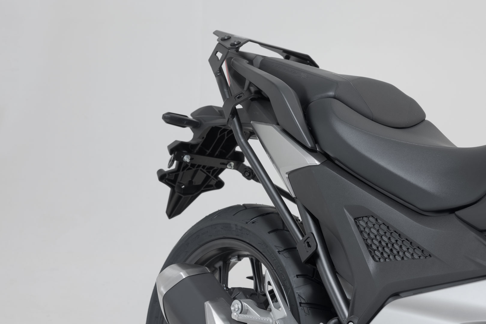 Portavion lateral SW-Motech PRO - Negru. Honda NC750X/XD (20-). Figura 5