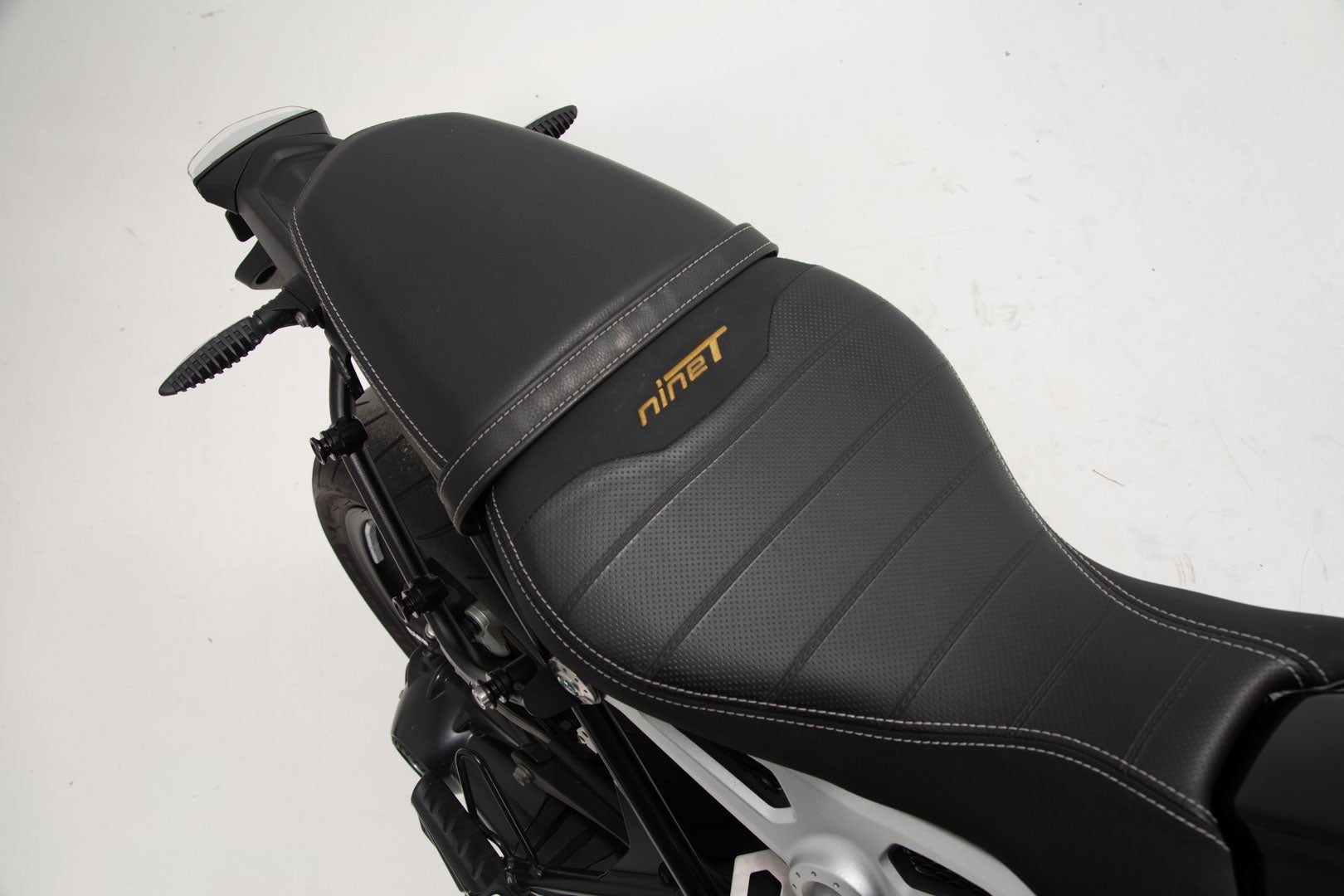 SW-Motech Legend Gear side bag system LC - BMW R nineT (14-), Pure / Urban G/S (16-). Figure 5